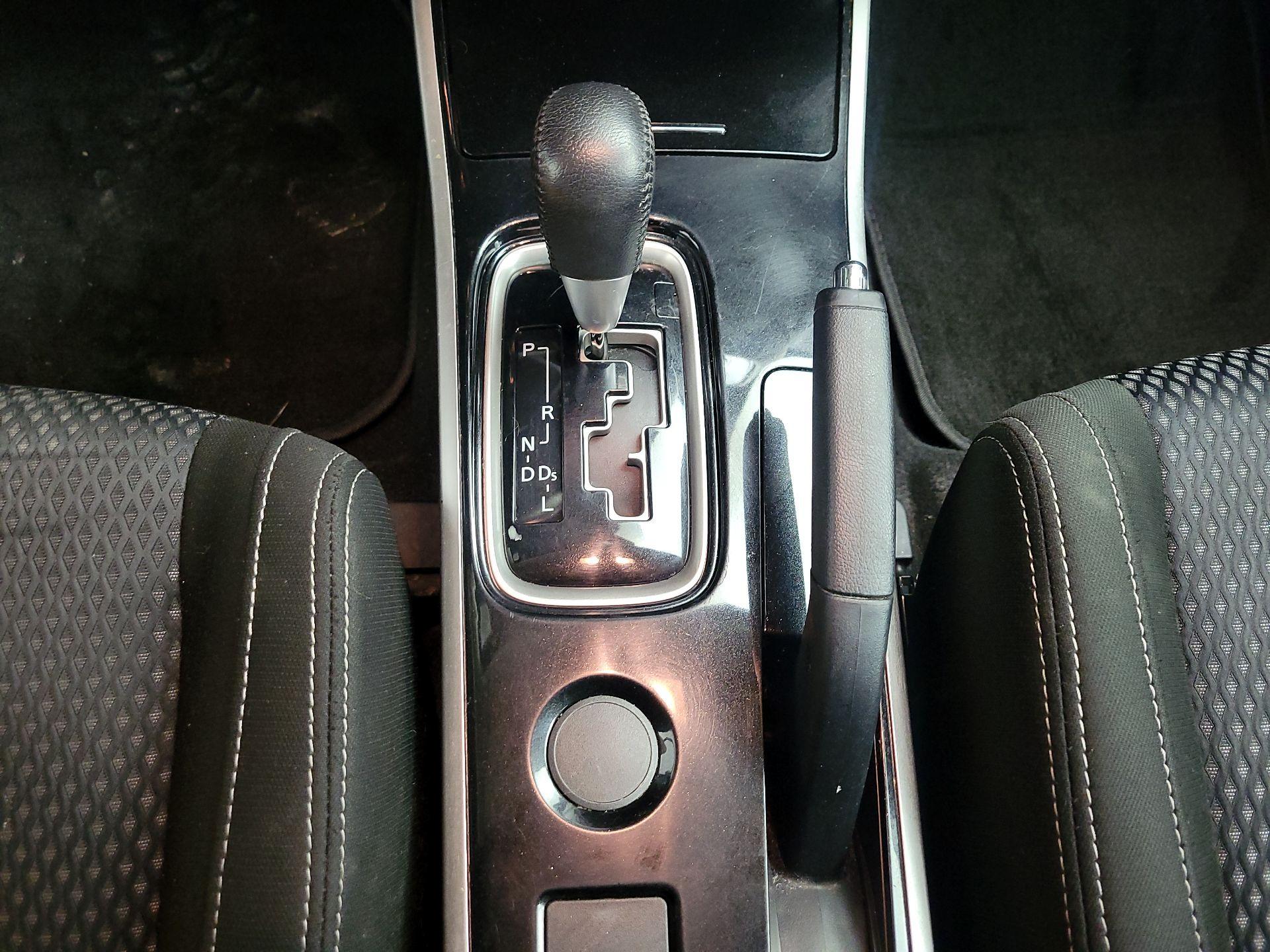 Thumbnail: 2017 Mitsubishi Outlander - 16