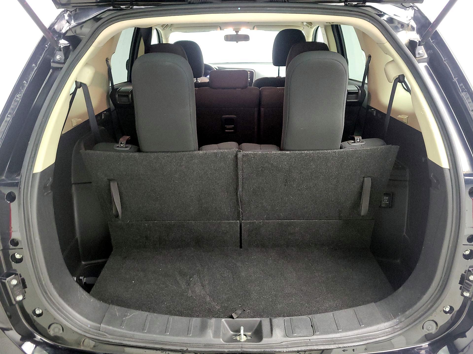 Thumbnail: 2017 Mitsubishi Outlander - 19