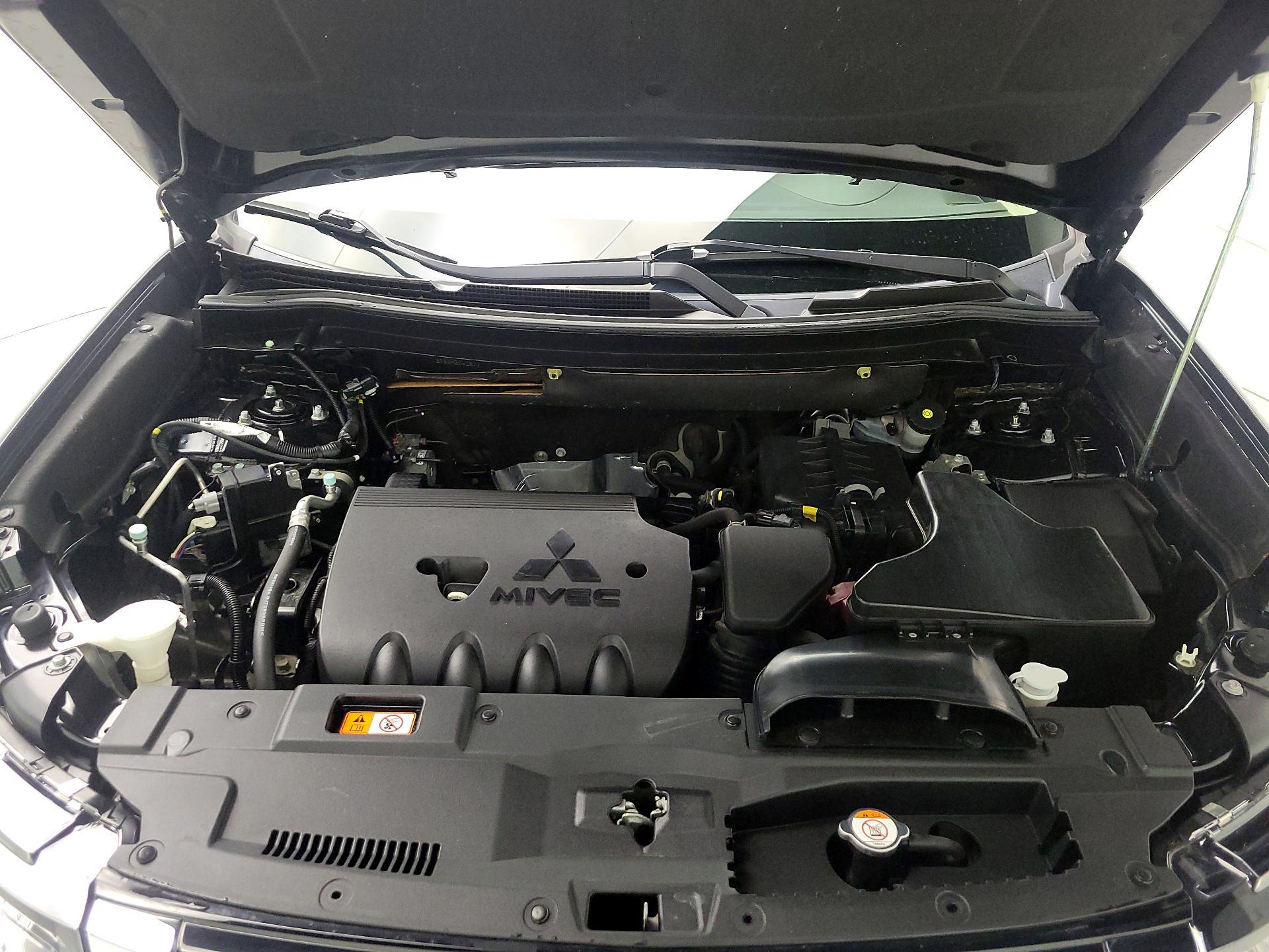 Thumbnail: 2017 Mitsubishi Outlander - 20