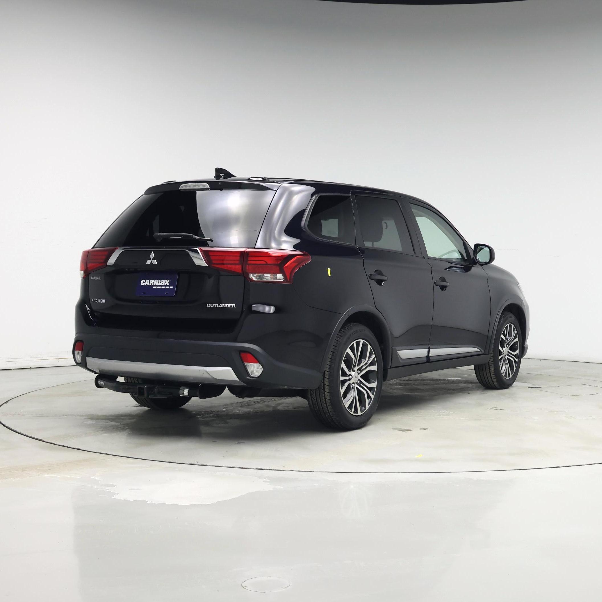 Thumbnail: 2017 Mitsubishi Outlander - 8