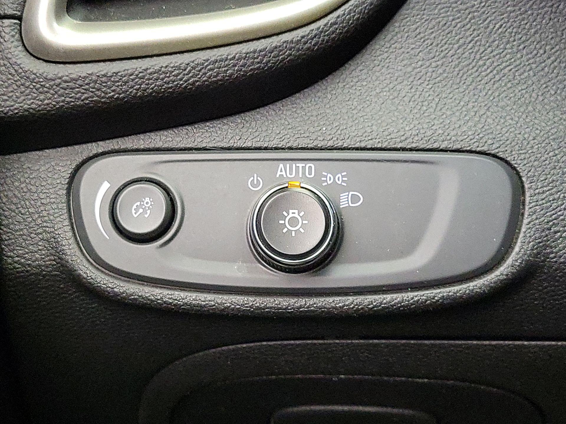 Thumbnail: 2017 Chevrolet Trax - 13