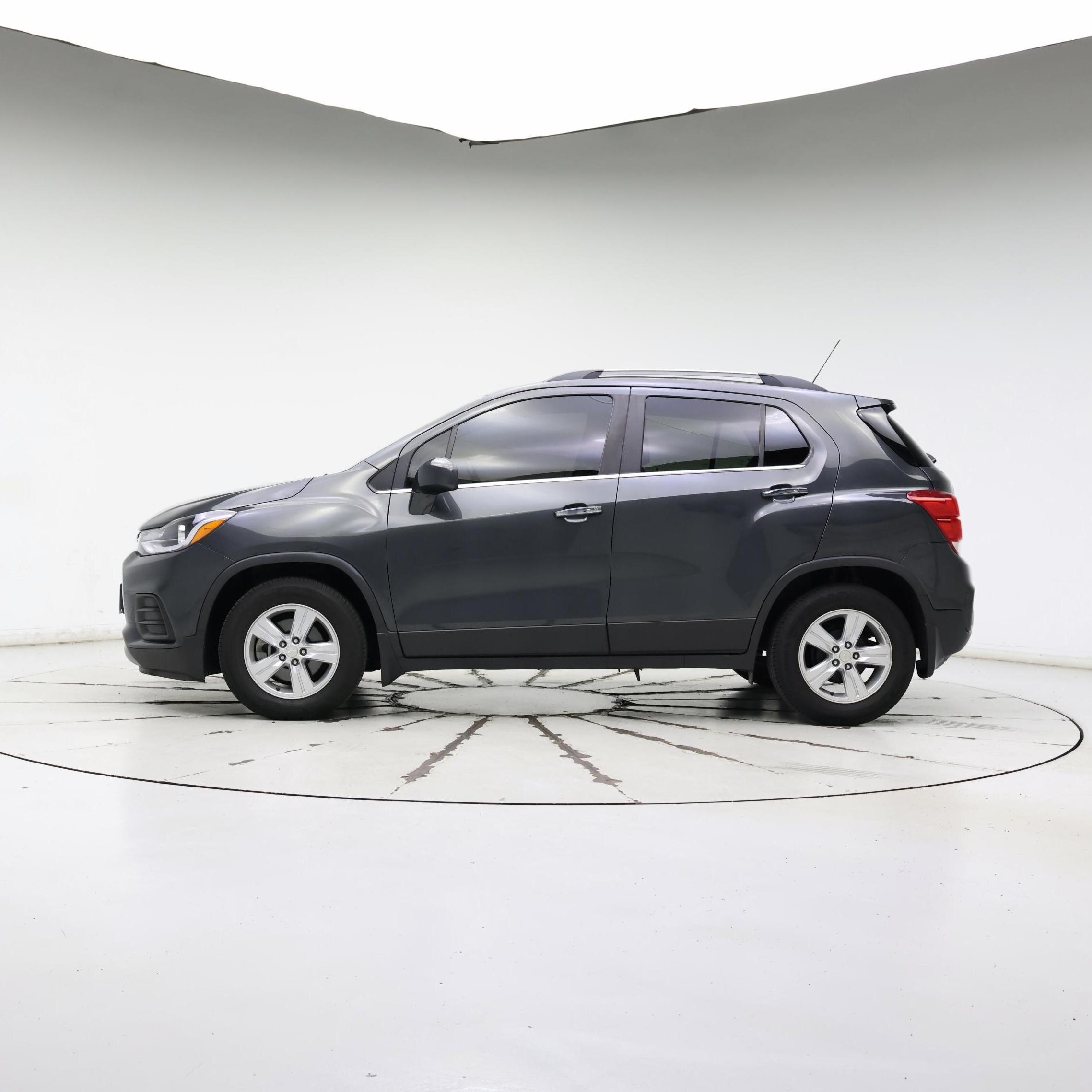 Thumbnail: 2017 Chevrolet Trax - 3