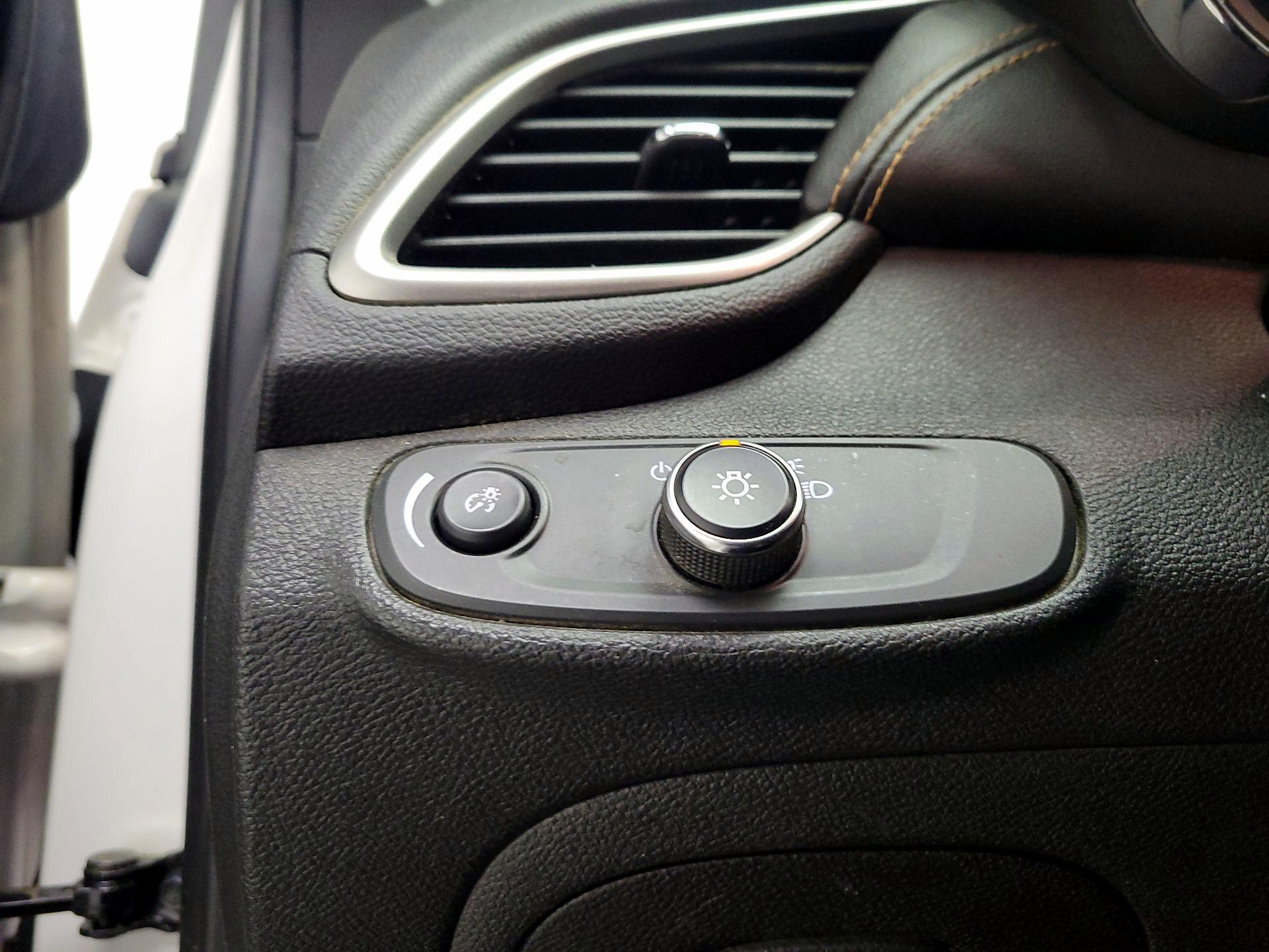 Thumbnail: 2019 Chevrolet Trax - 13