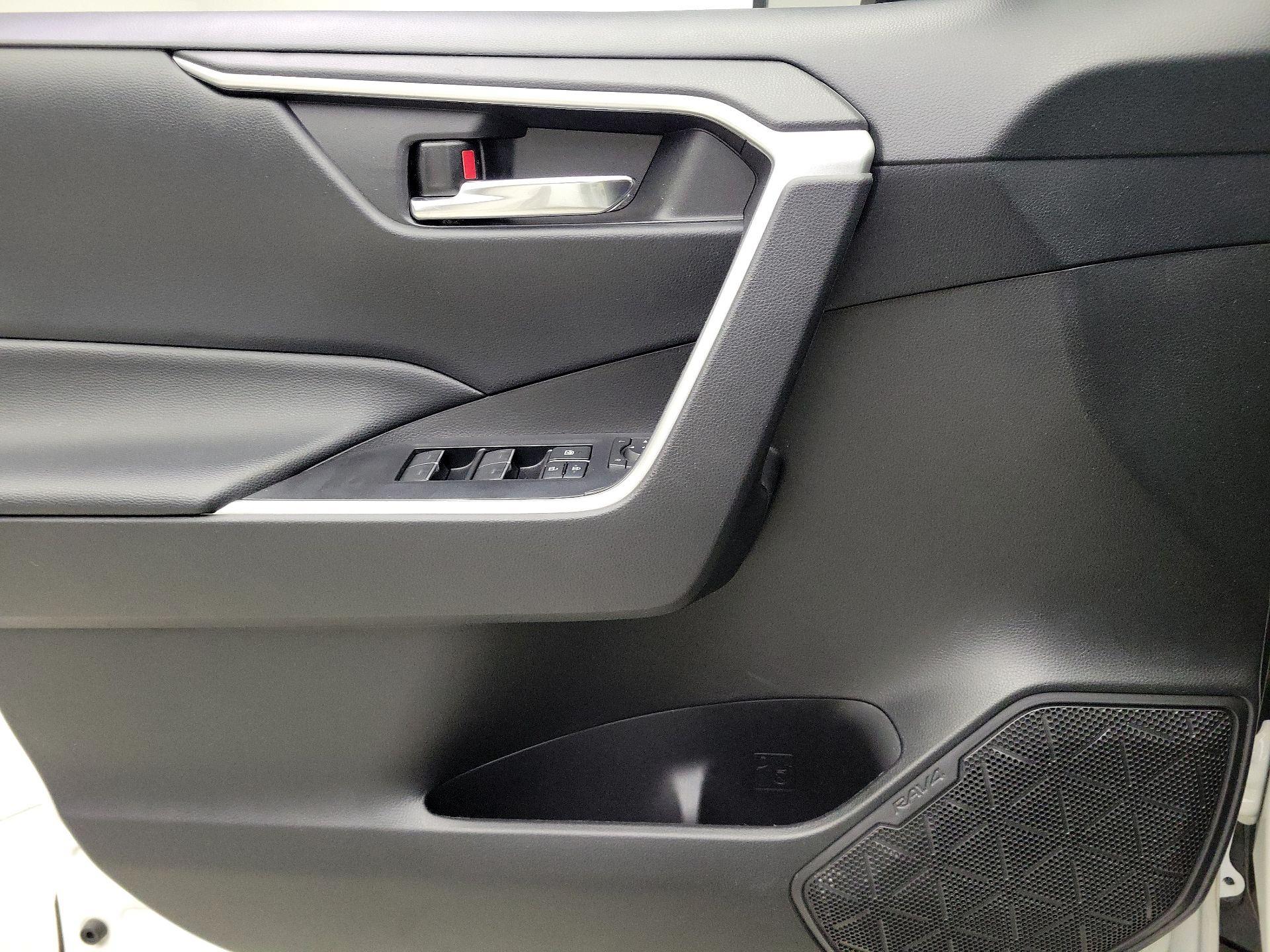 Thumbnail: 2022 Toyota RAV4 - 12