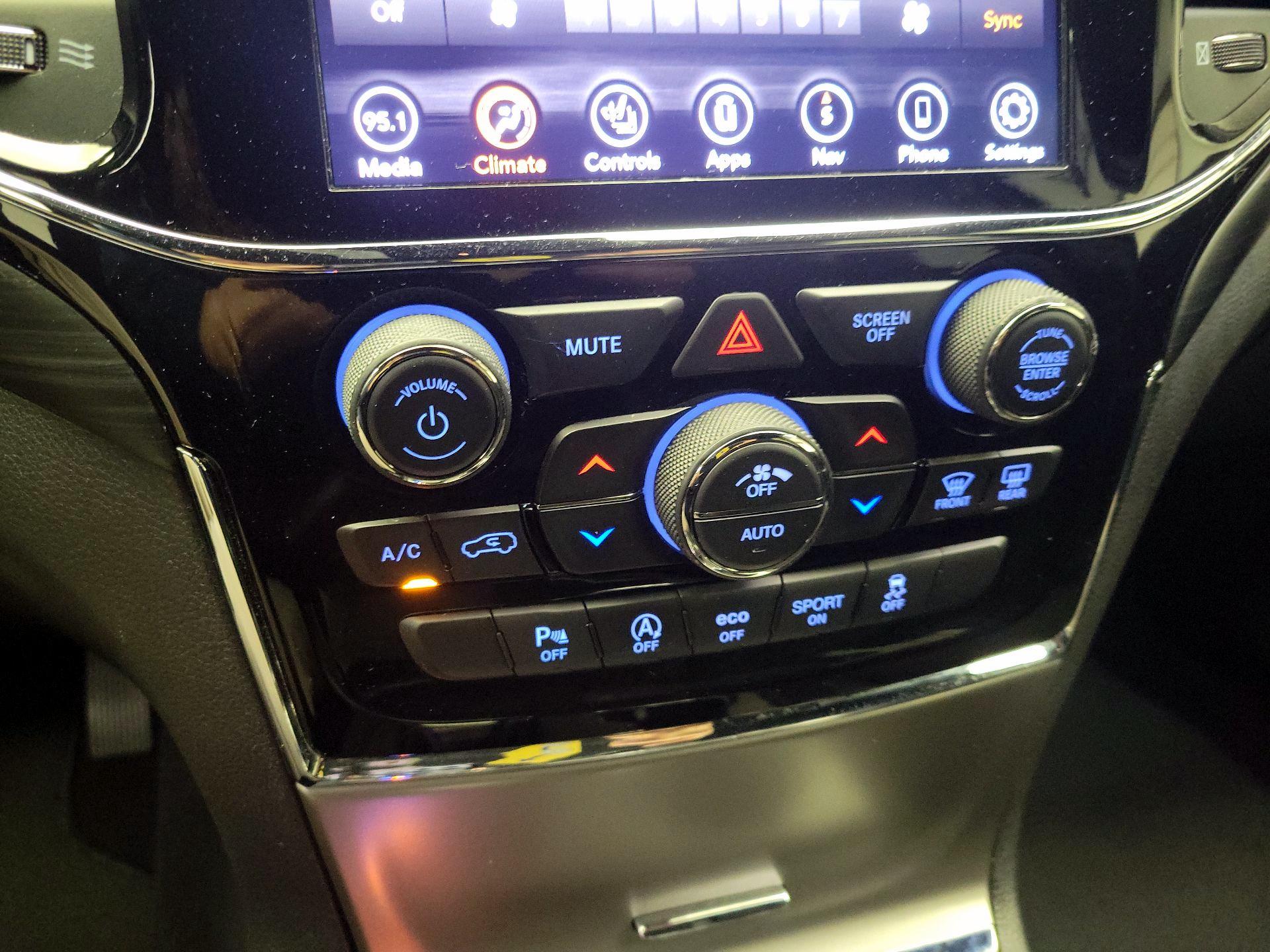 Thumbnail: 2020 Jeep Grand Cherokee - 17