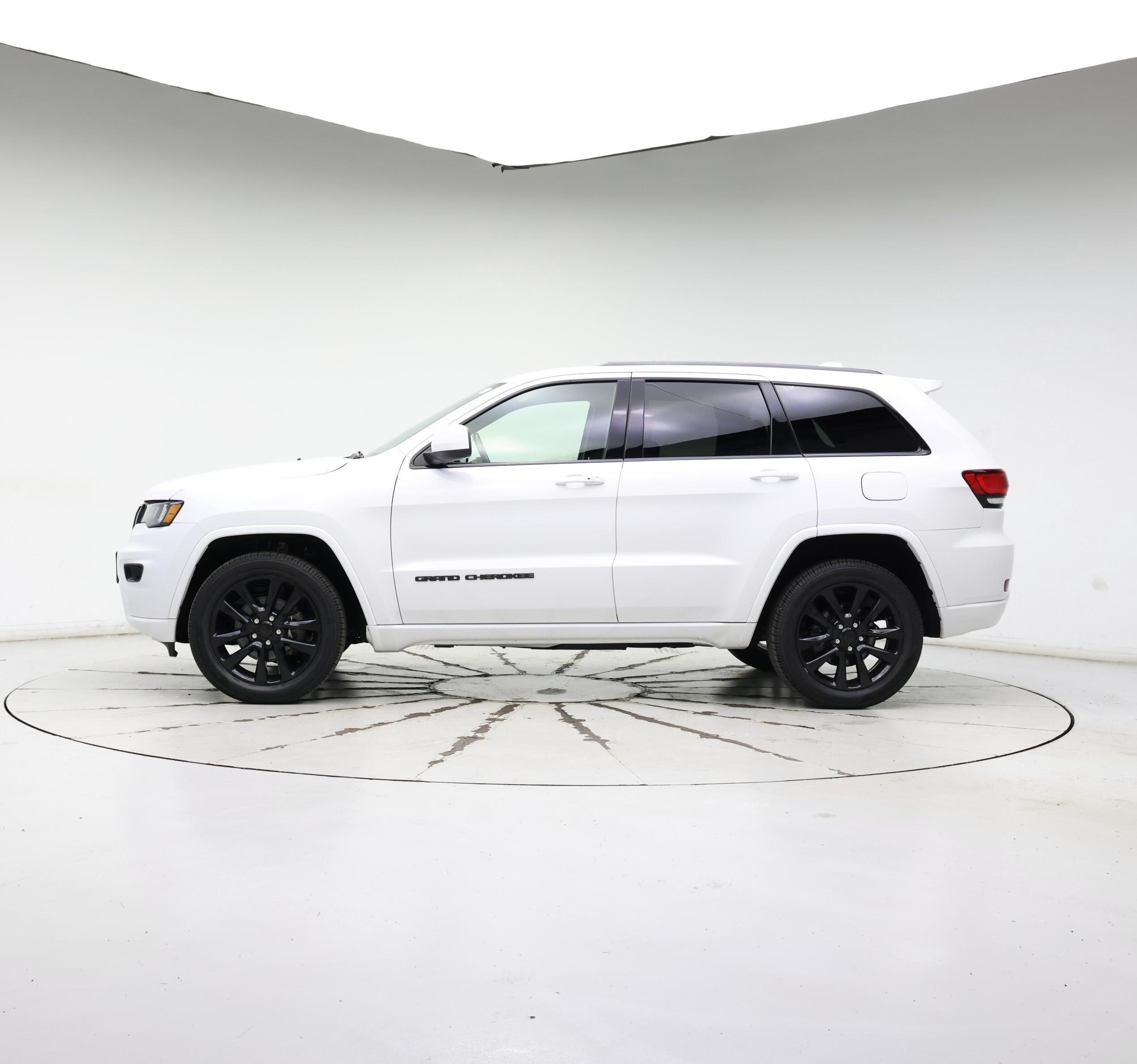 Thumbnail: 2020 Jeep Grand Cherokee - 3