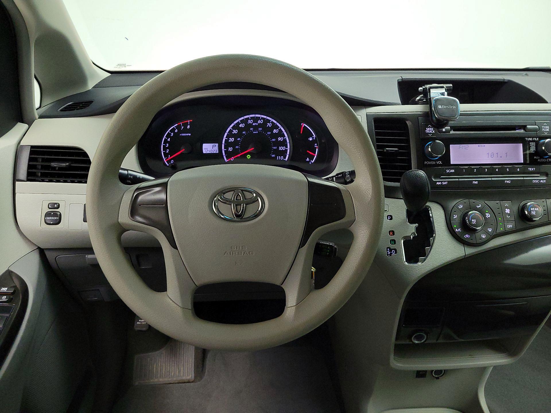 Thumbnail: 2014 Toyota Sienna - 10