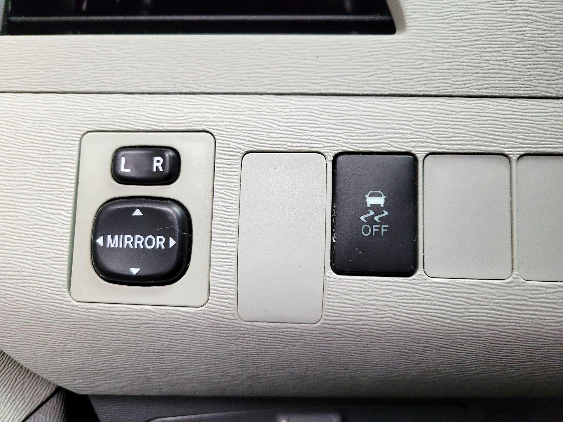 Thumbnail: 2014 Toyota Sienna - 13