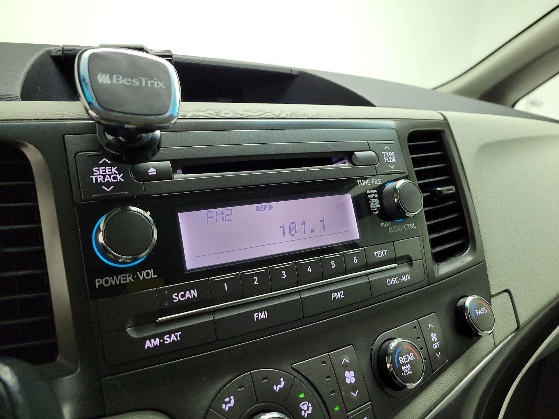 Thumbnail: 2014 Toyota Sienna - 14