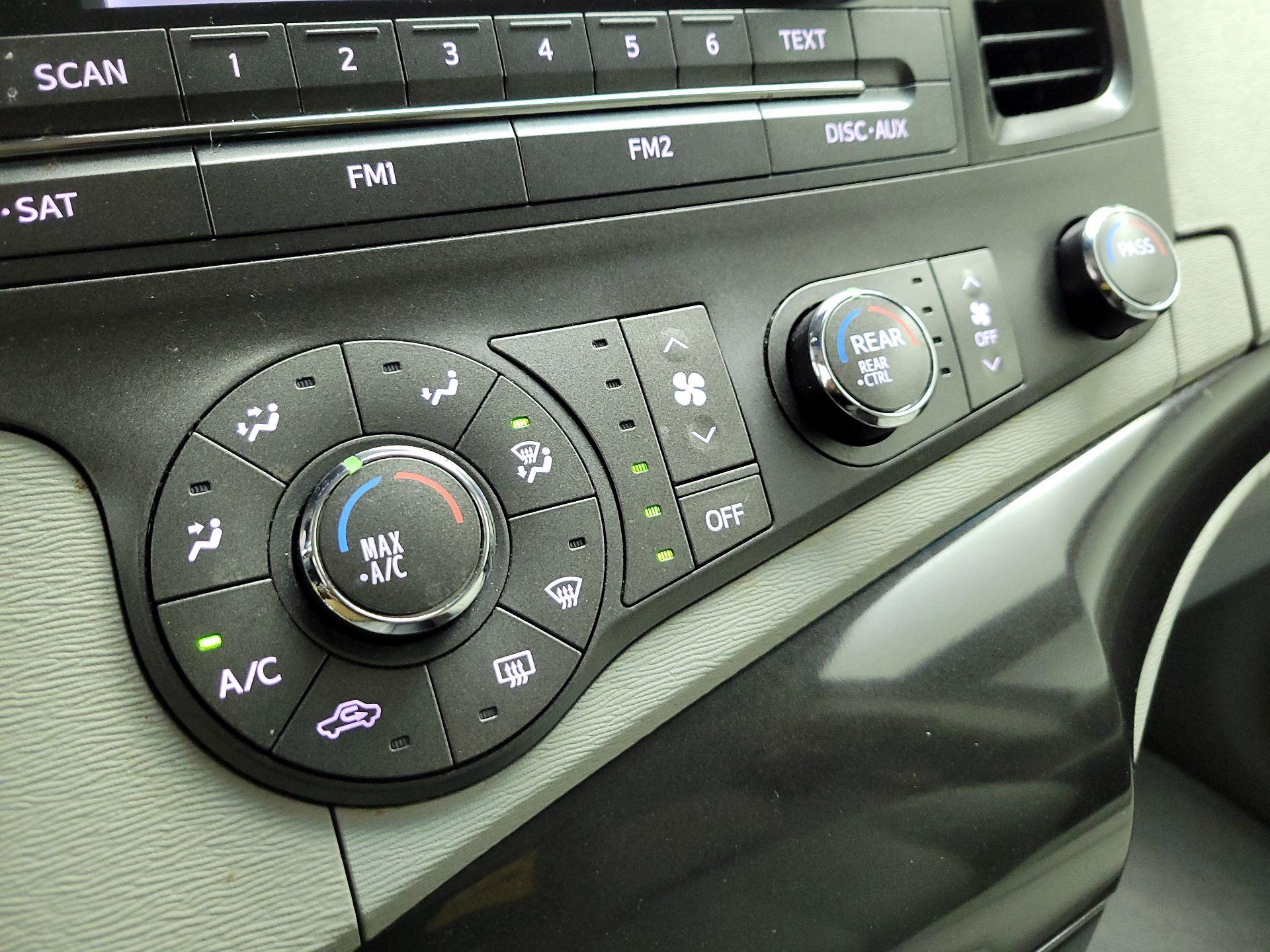 Thumbnail: 2014 Toyota Sienna - 15