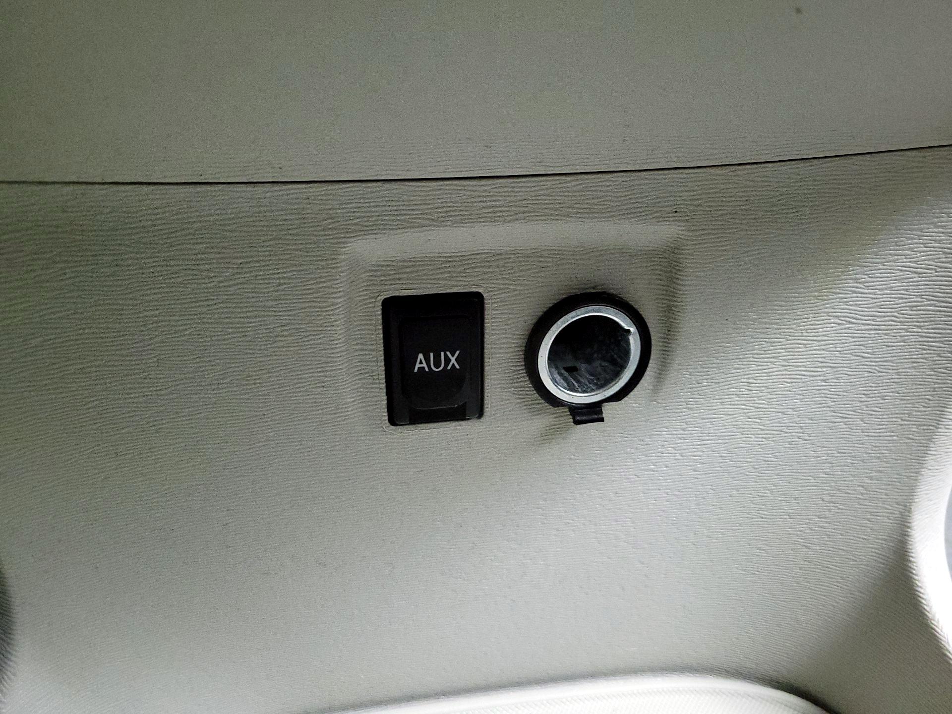 Thumbnail: 2014 Toyota Sienna - 17