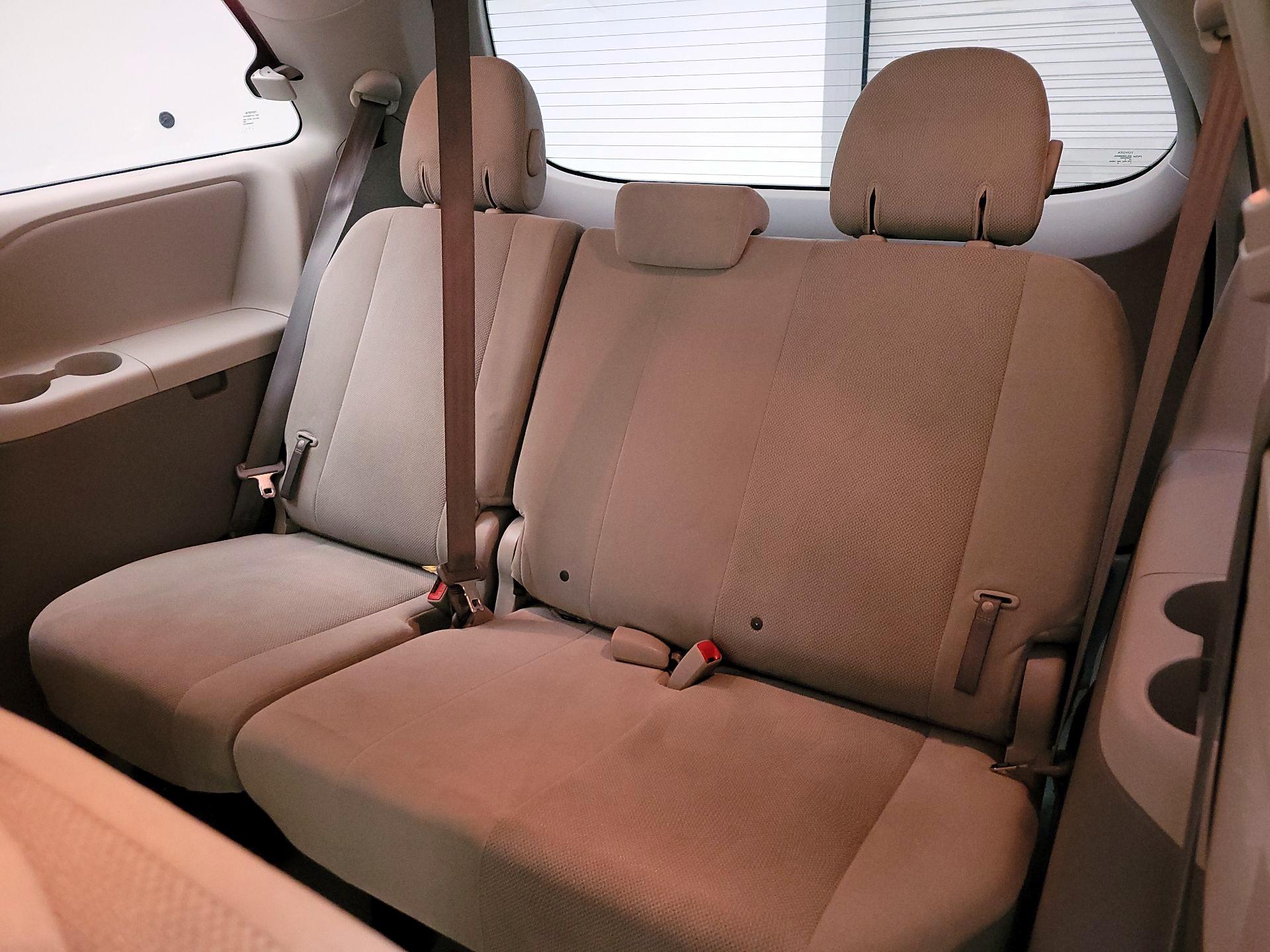 Thumbnail: 2014 Toyota Sienna - 18