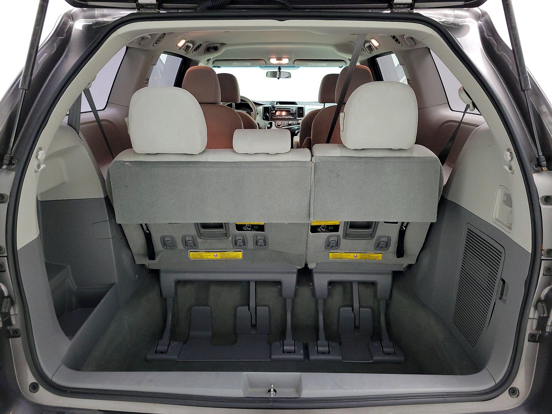 Thumbnail: 2014 Toyota Sienna - 19