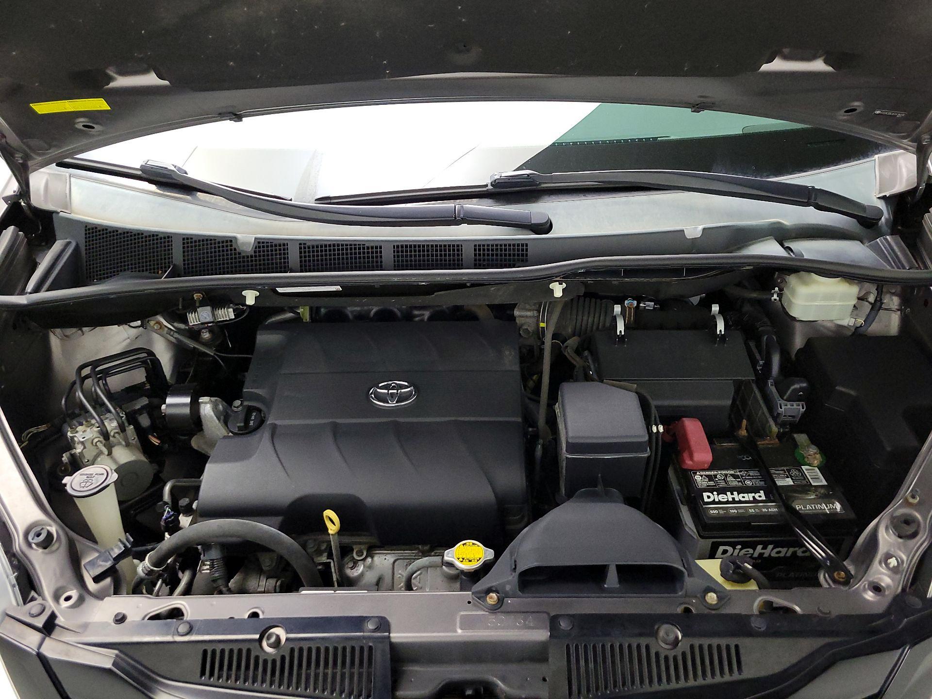 Thumbnail: 2014 Toyota Sienna - 20
