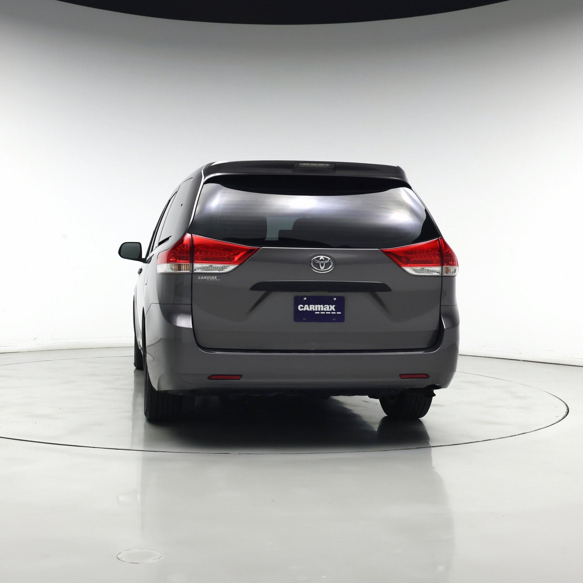 Thumbnail: 2014 Toyota Sienna - 6