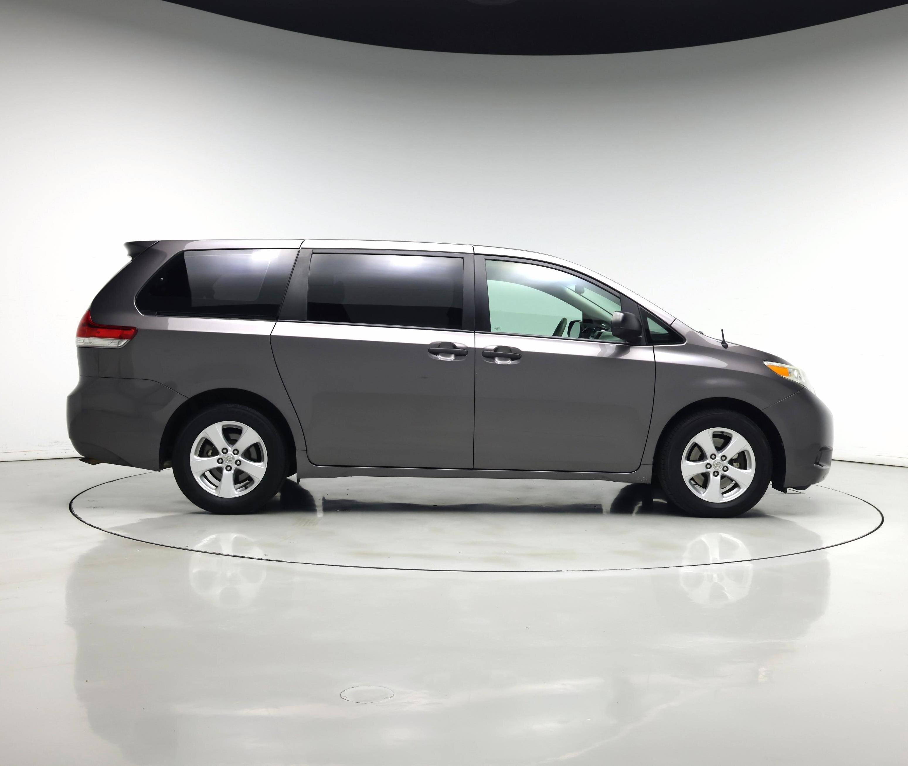 Thumbnail: 2014 Toyota Sienna - 7