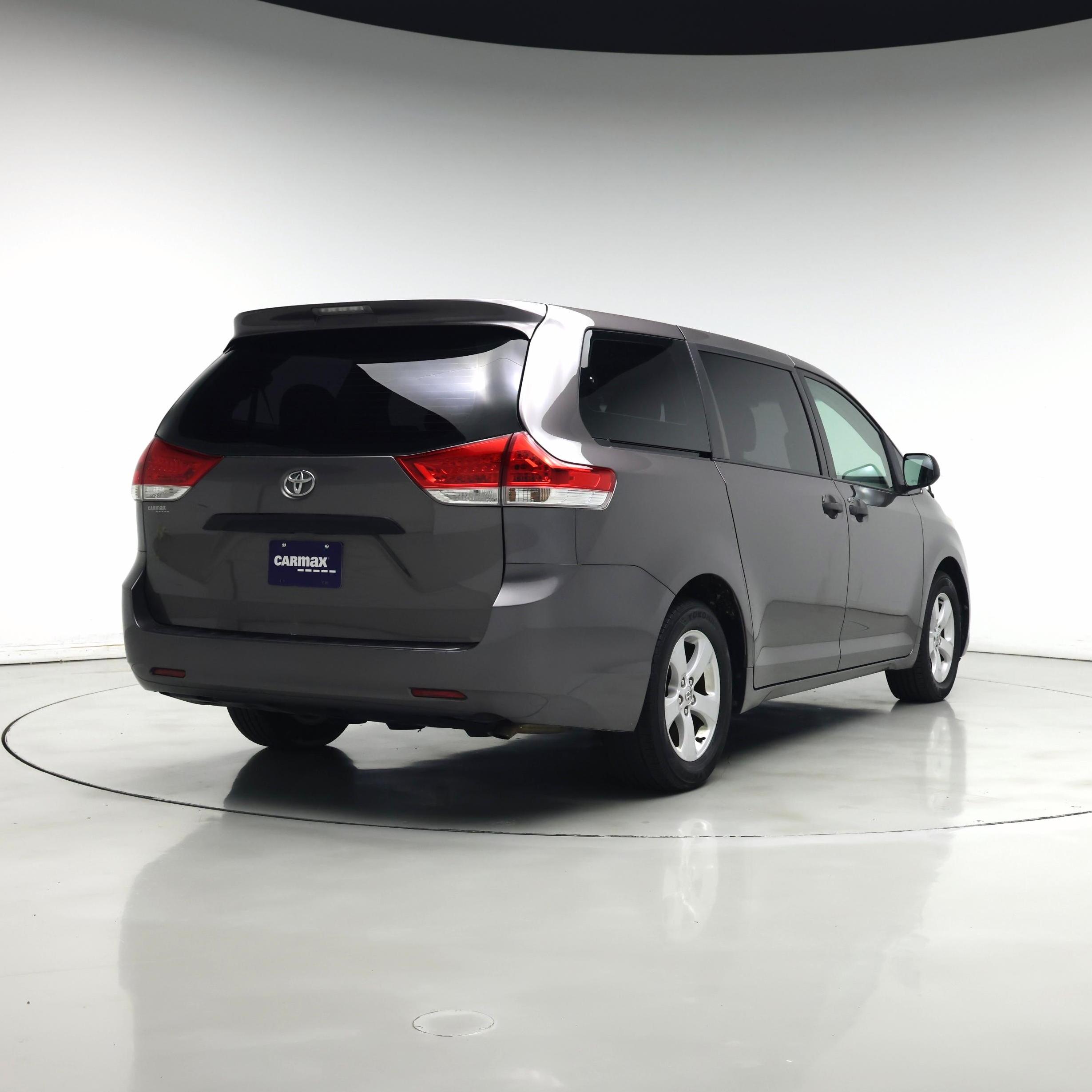 Thumbnail: 2014 Toyota Sienna - 8