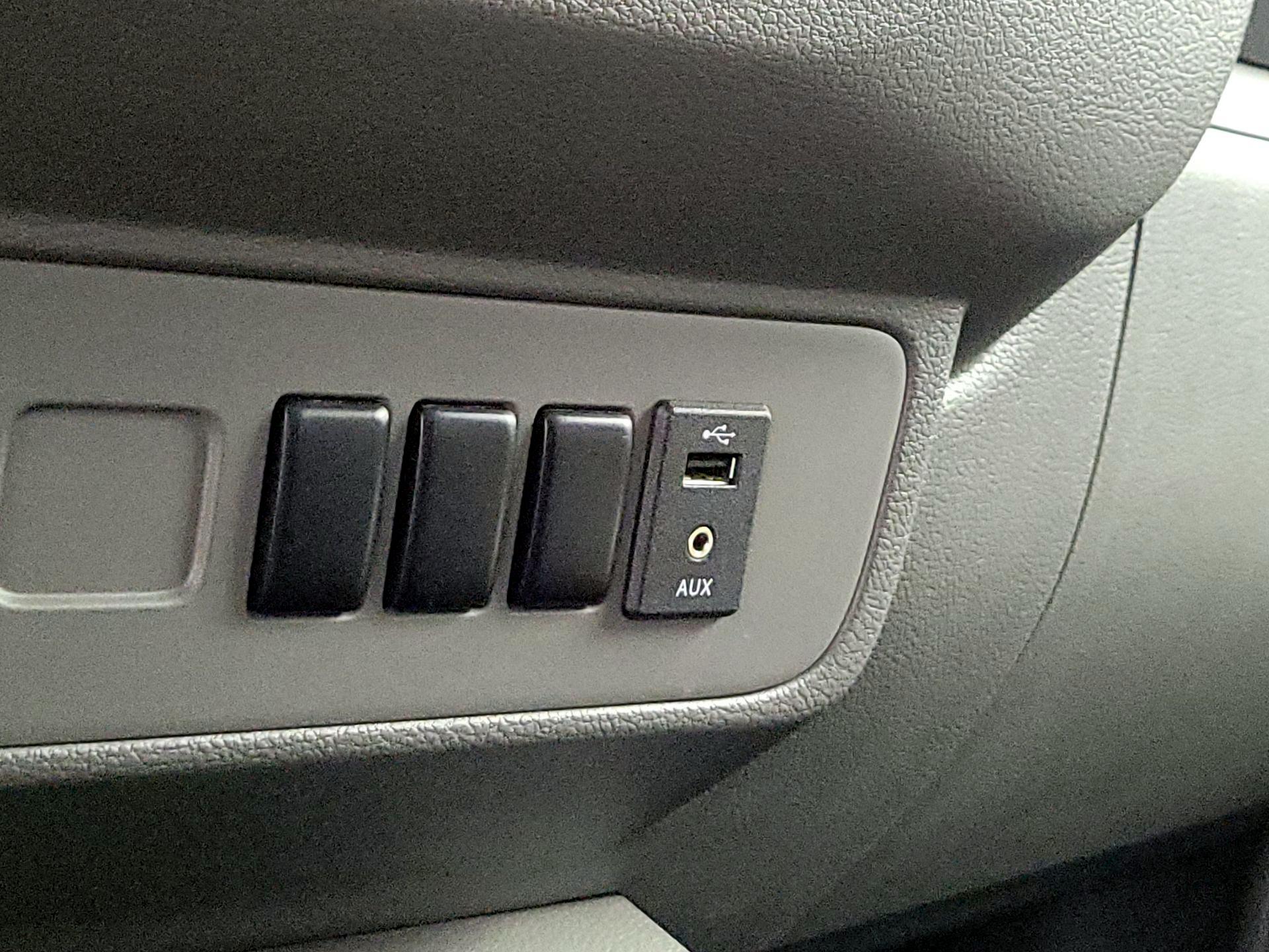 Thumbnail: 2020 Nissan NV - 18