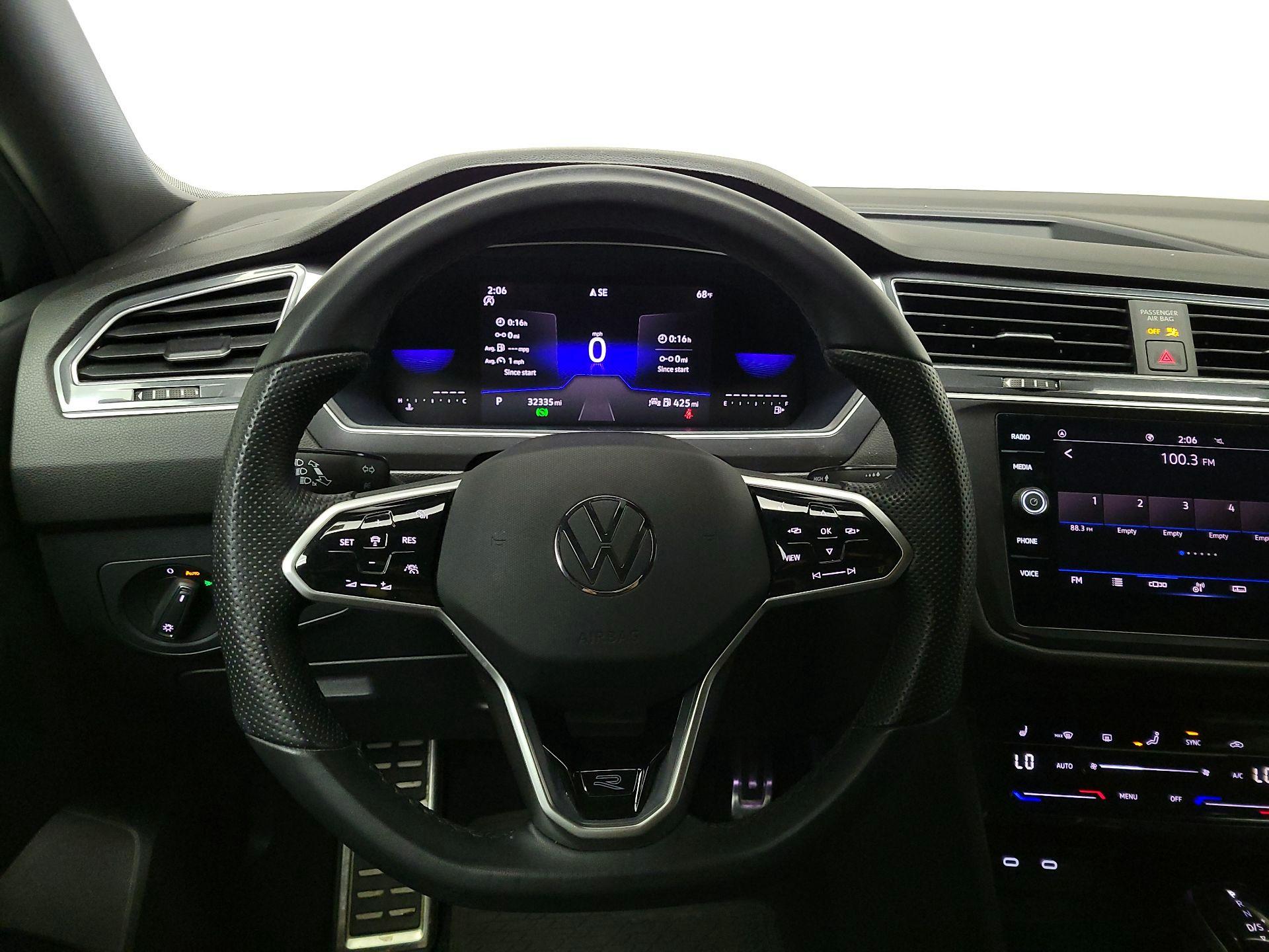 Thumbnail: 2023 Volkswagen Tiguan - 10