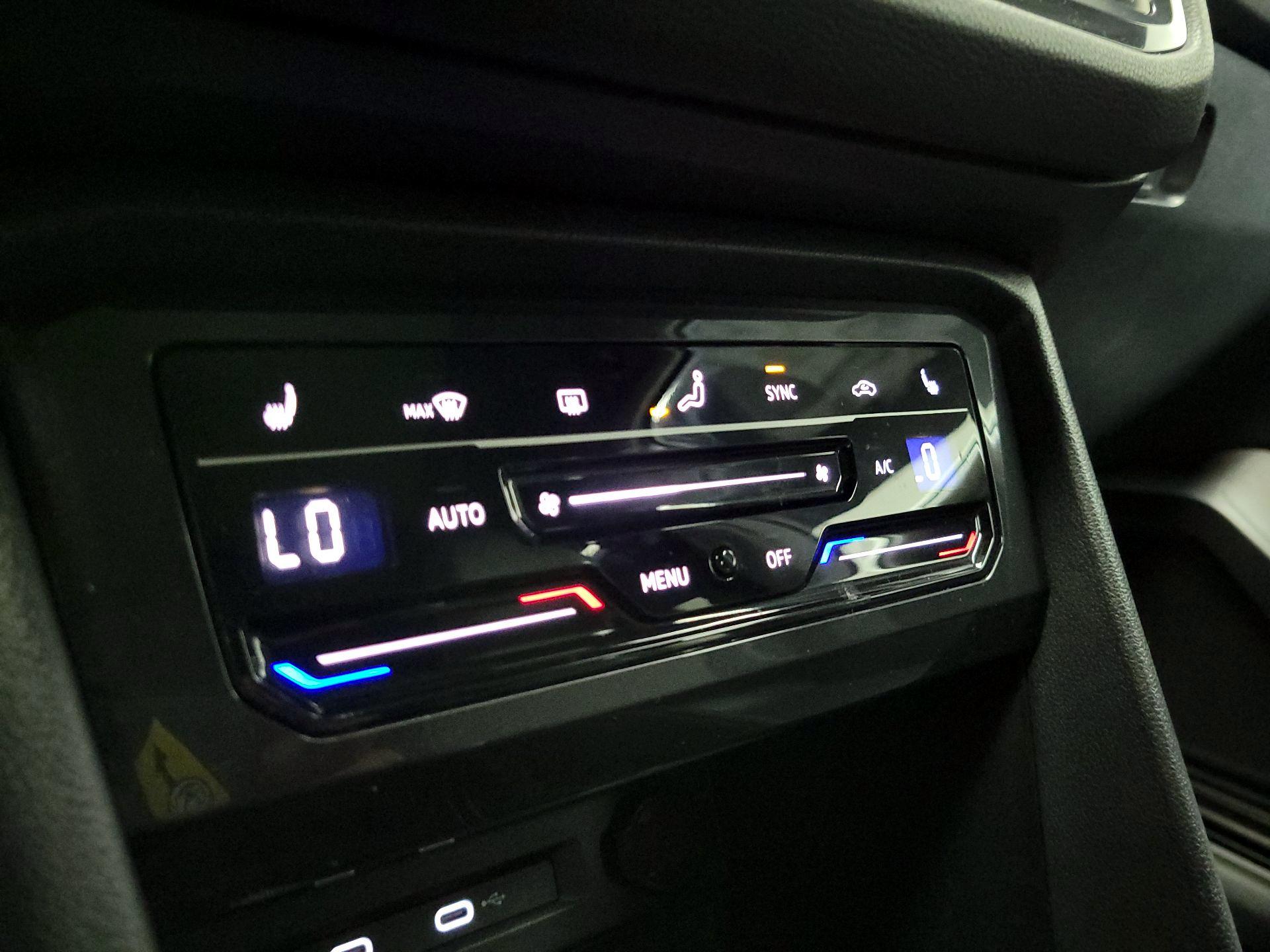 Thumbnail: 2023 Volkswagen Tiguan - 16