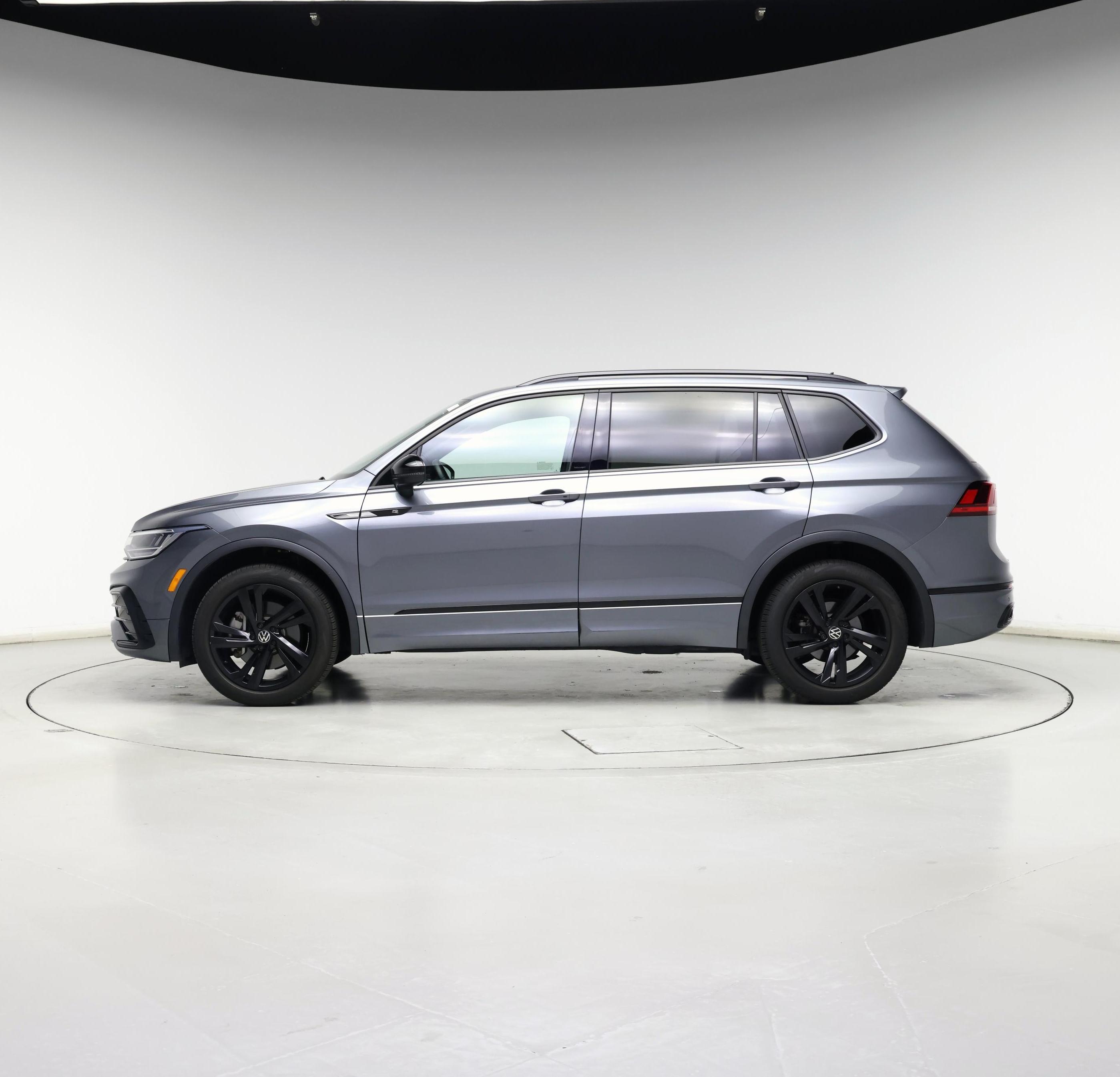 Thumbnail: 2023 Volkswagen Tiguan - 3