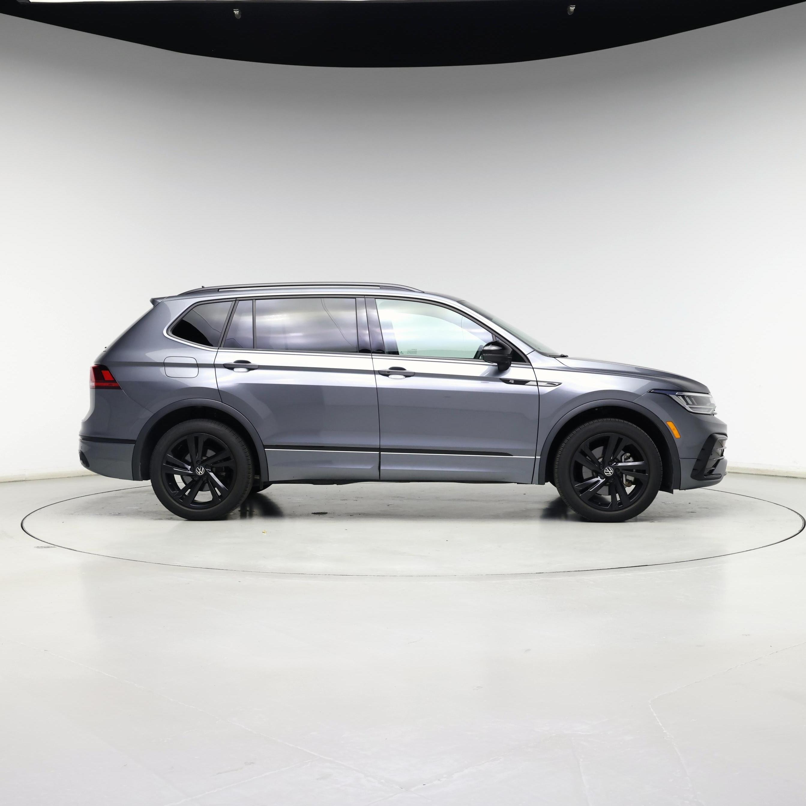 Thumbnail: 2023 Volkswagen Tiguan - 7