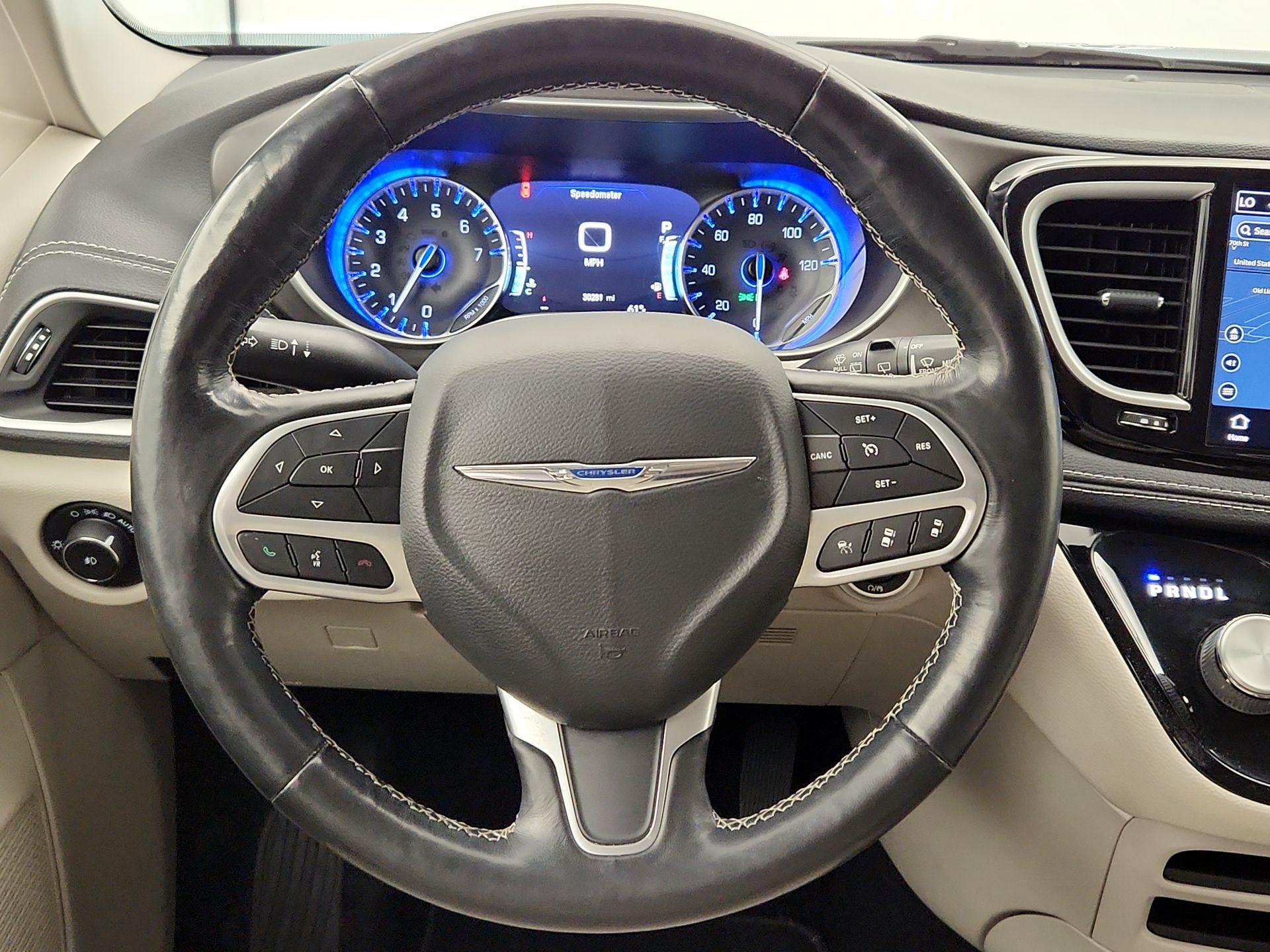 Thumbnail: 2021 Chrysler Pacifica - 10