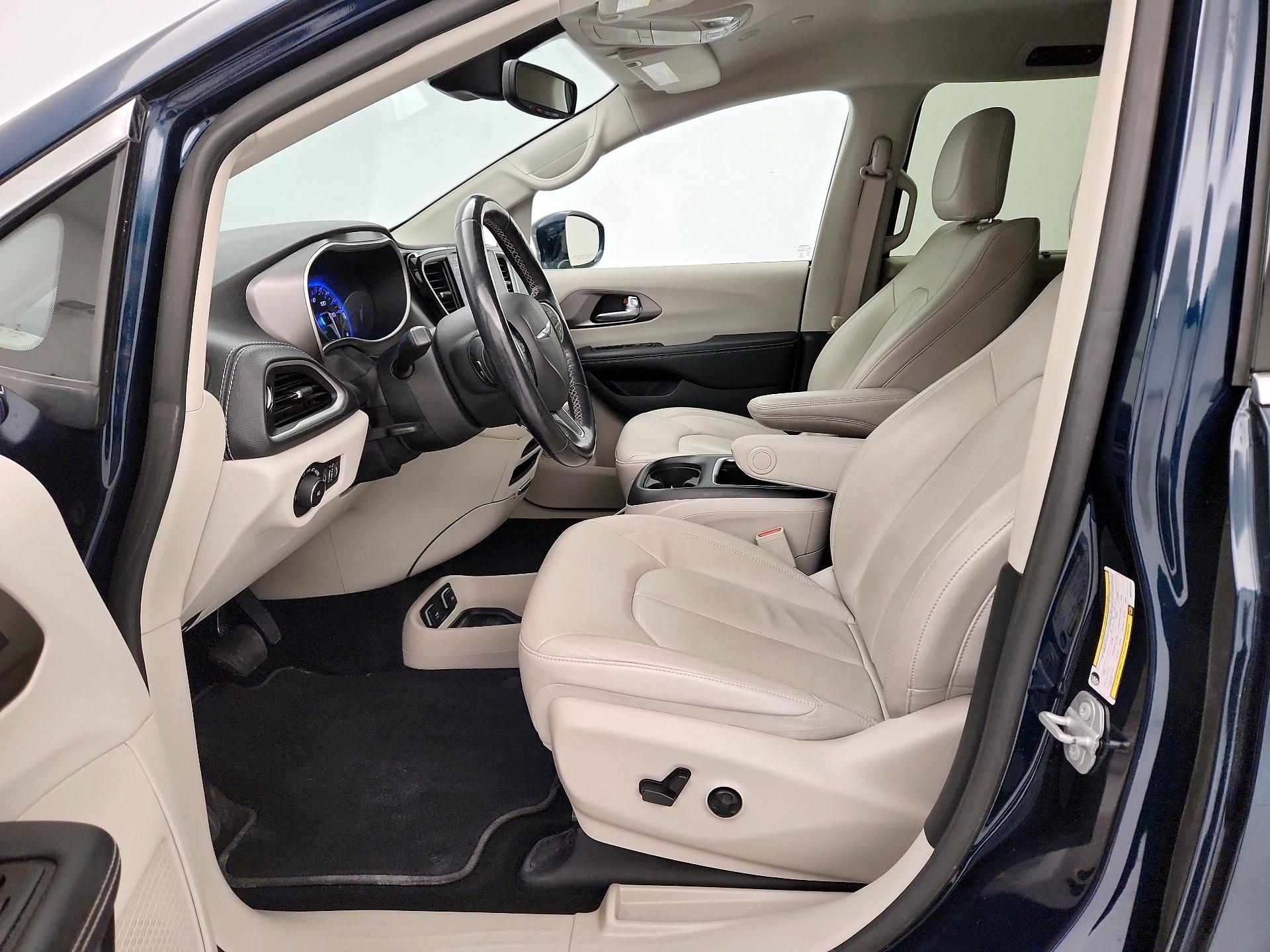 Thumbnail: 2021 Chrysler Pacifica - 11