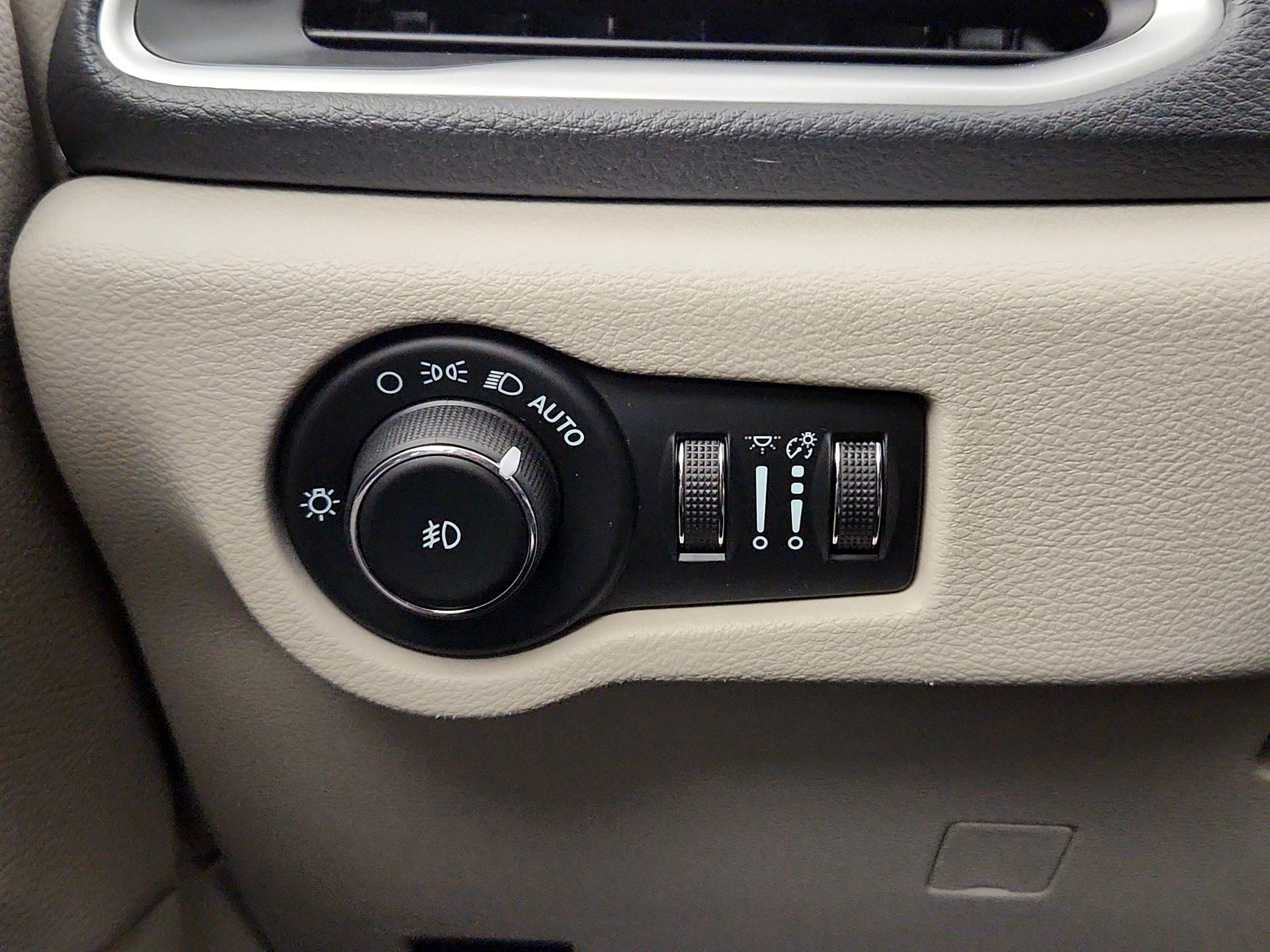 Thumbnail: 2021 Chrysler Pacifica - 13