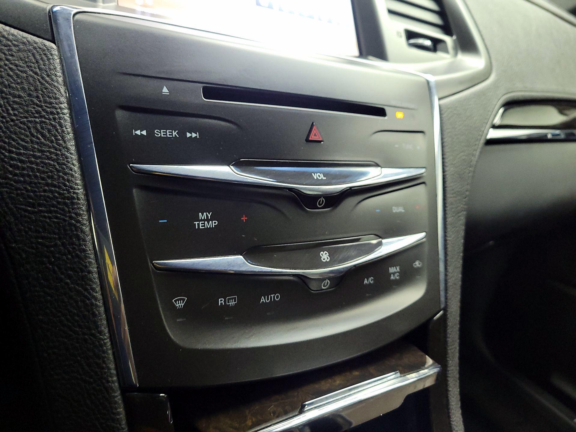 Thumbnail: 2016 Lincoln MKS - 14