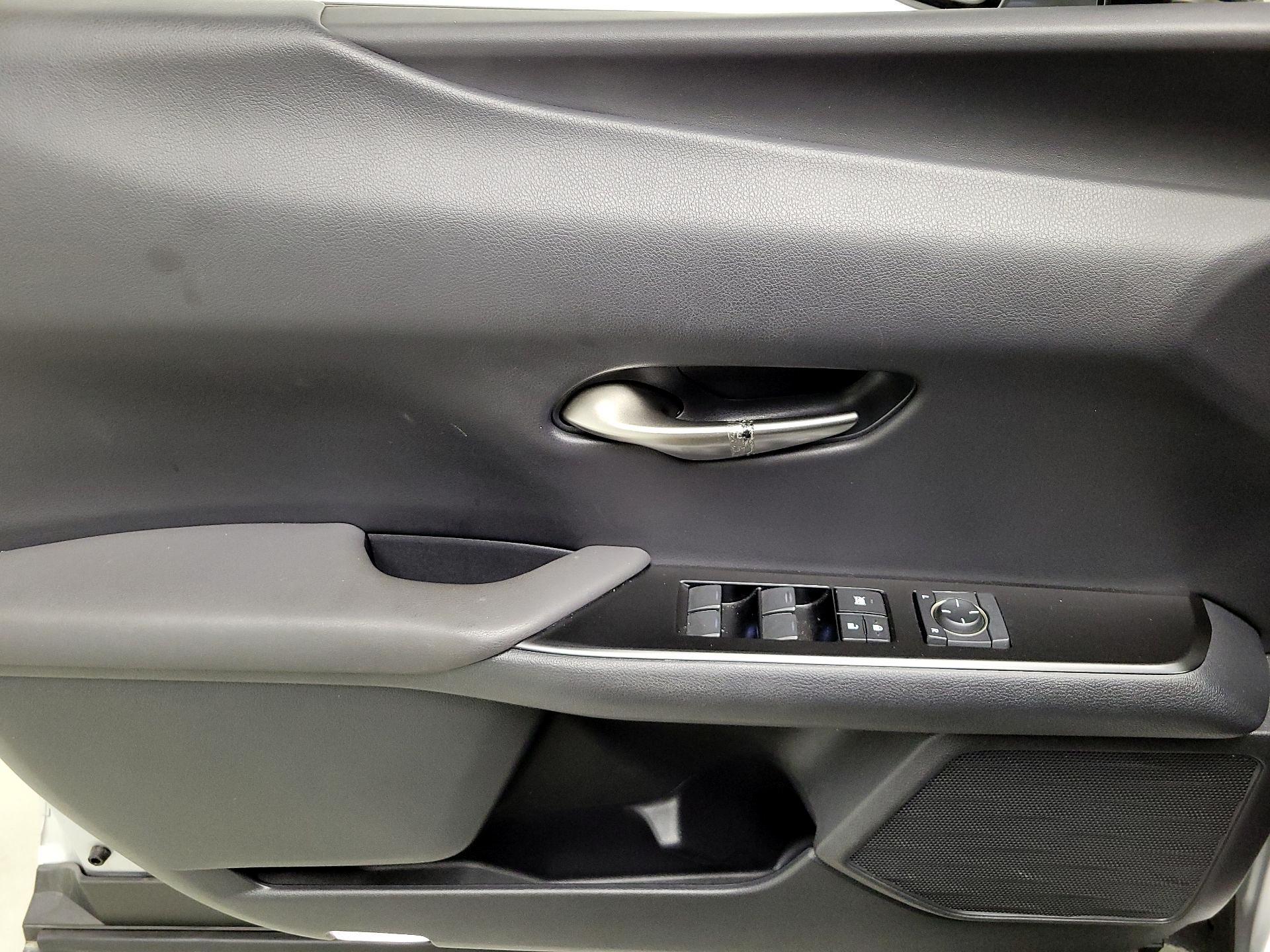 Thumbnail: 2019 Lexus UX - 12