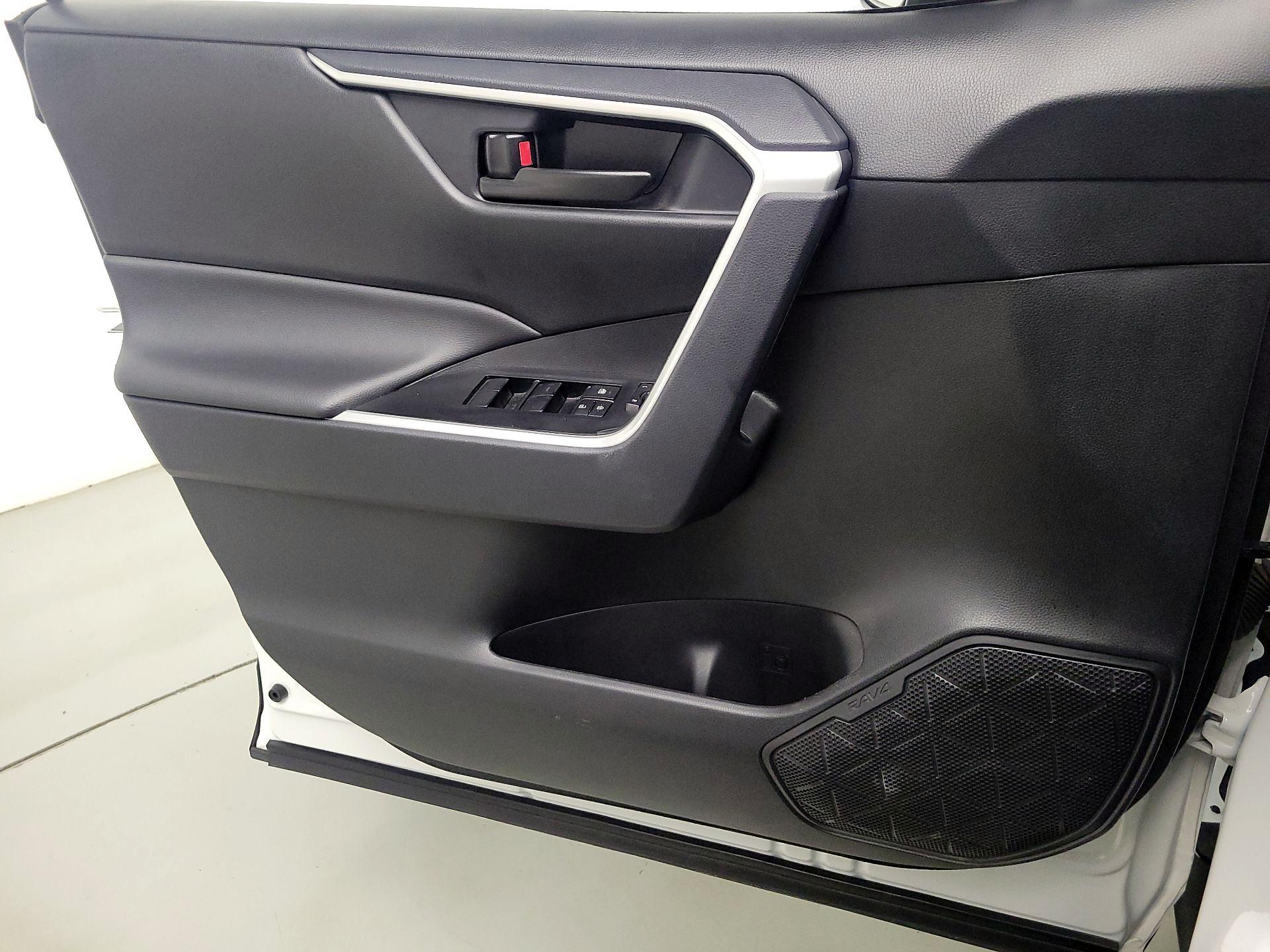 Thumbnail: 2025 Toyota RAV4 - 12