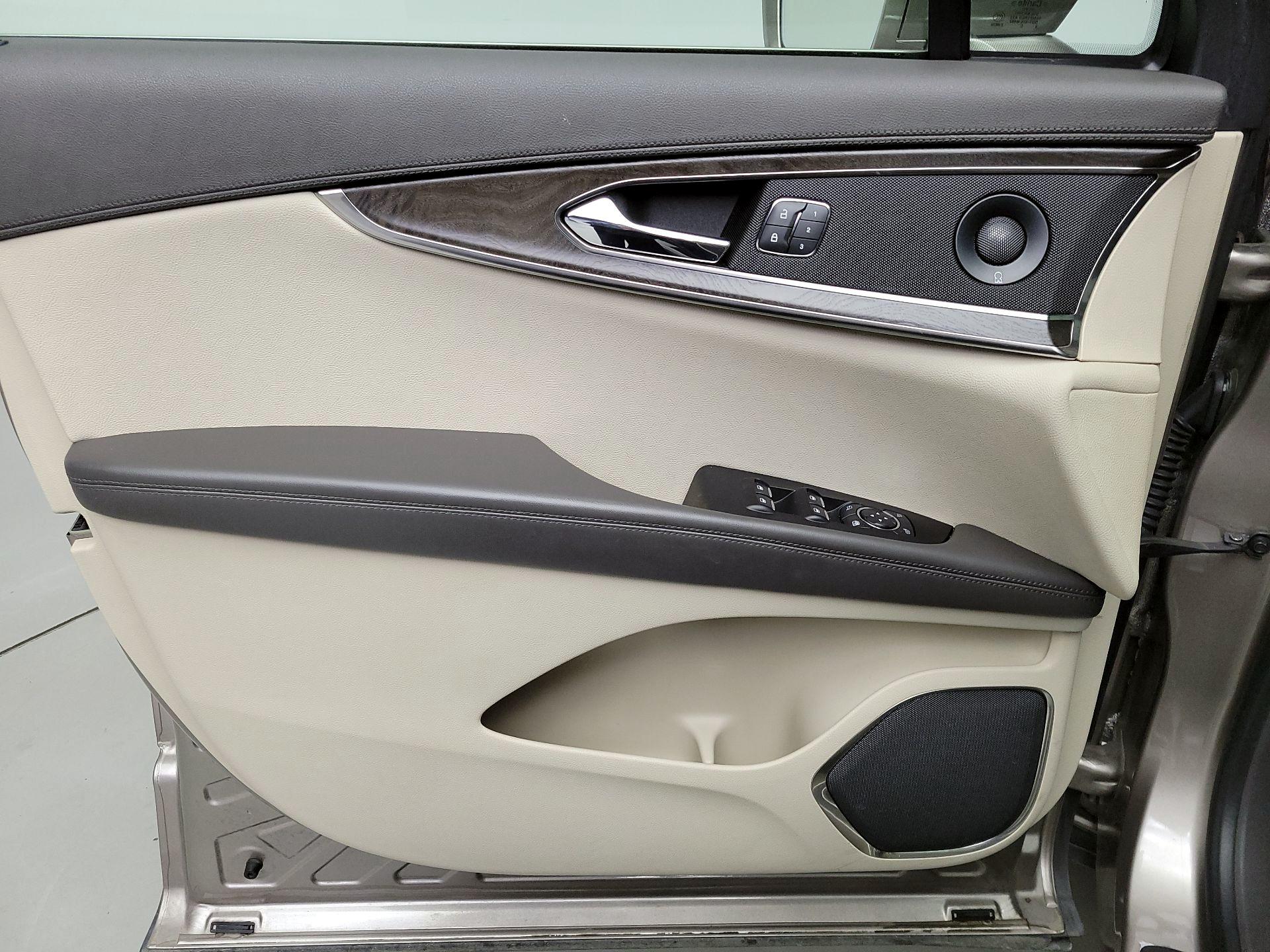 Thumbnail: 2019 Lincoln Nautilus - 12