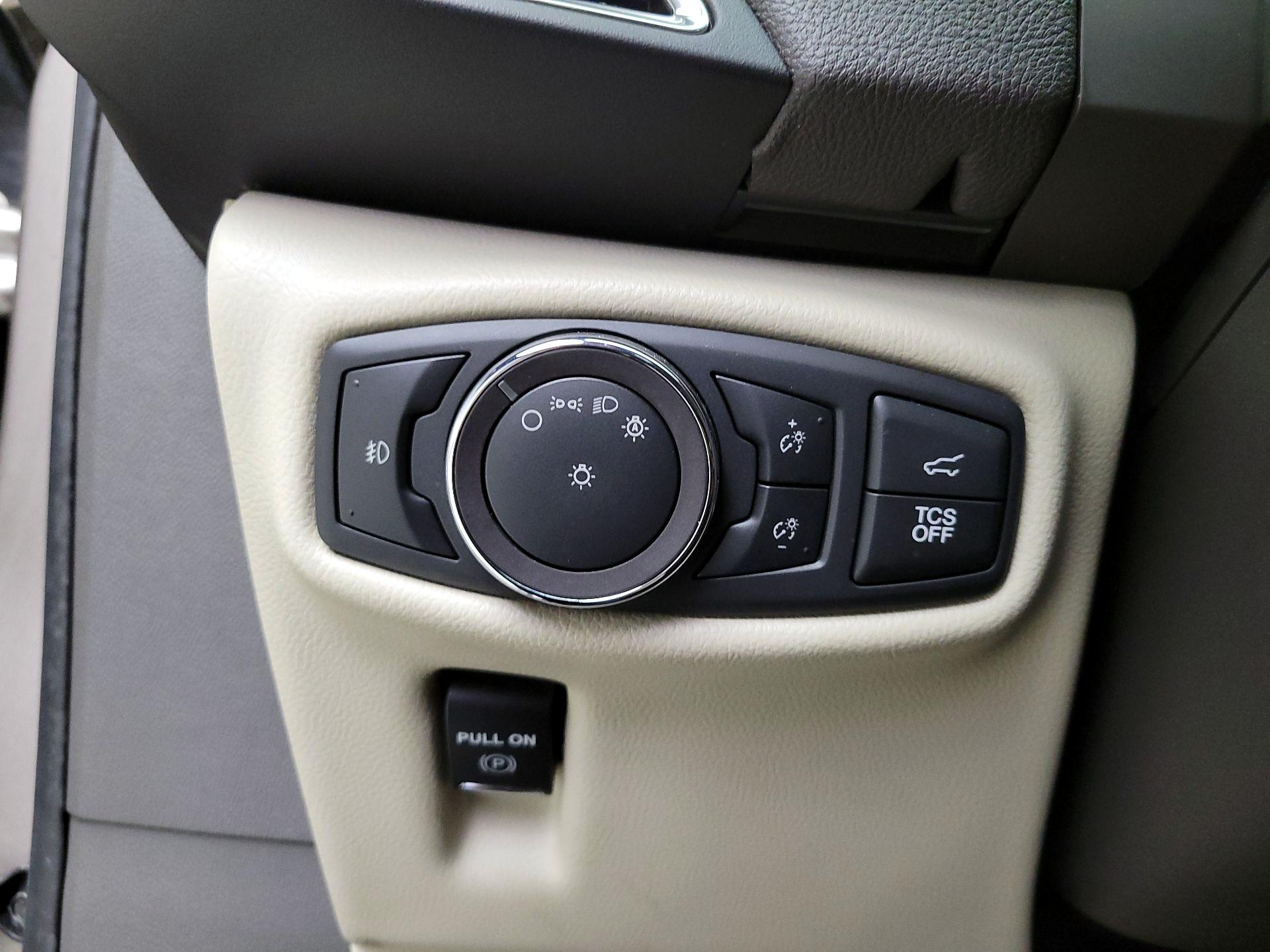 Thumbnail: 2019 Lincoln Nautilus - 13