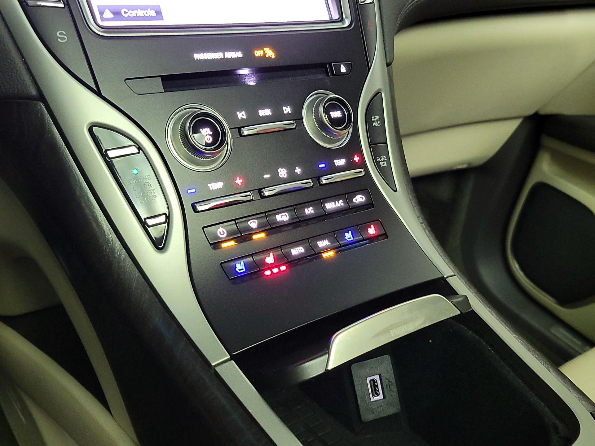 Thumbnail: 2019 Lincoln Nautilus - 17