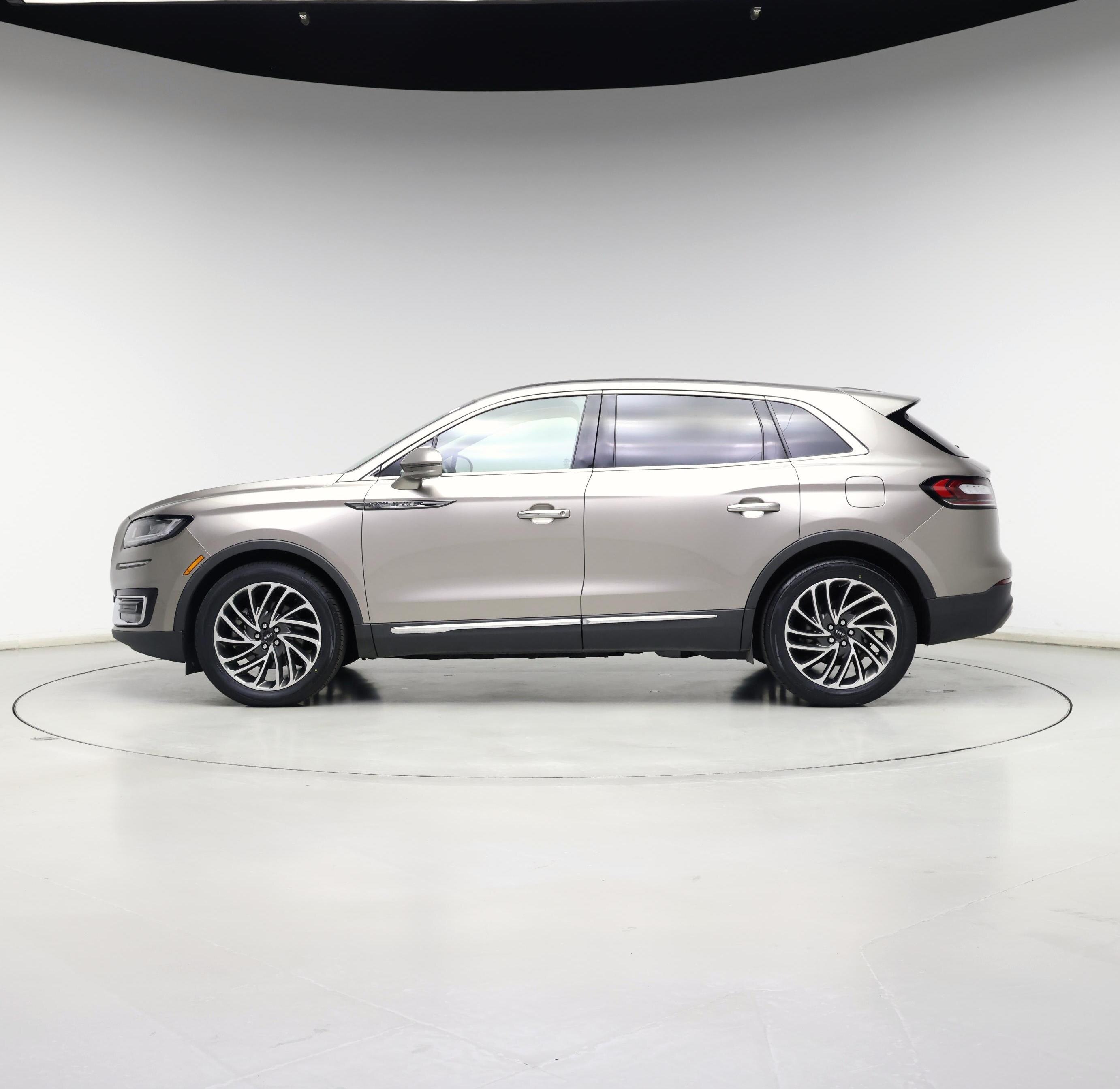 Thumbnail: 2019 Lincoln Nautilus - 3