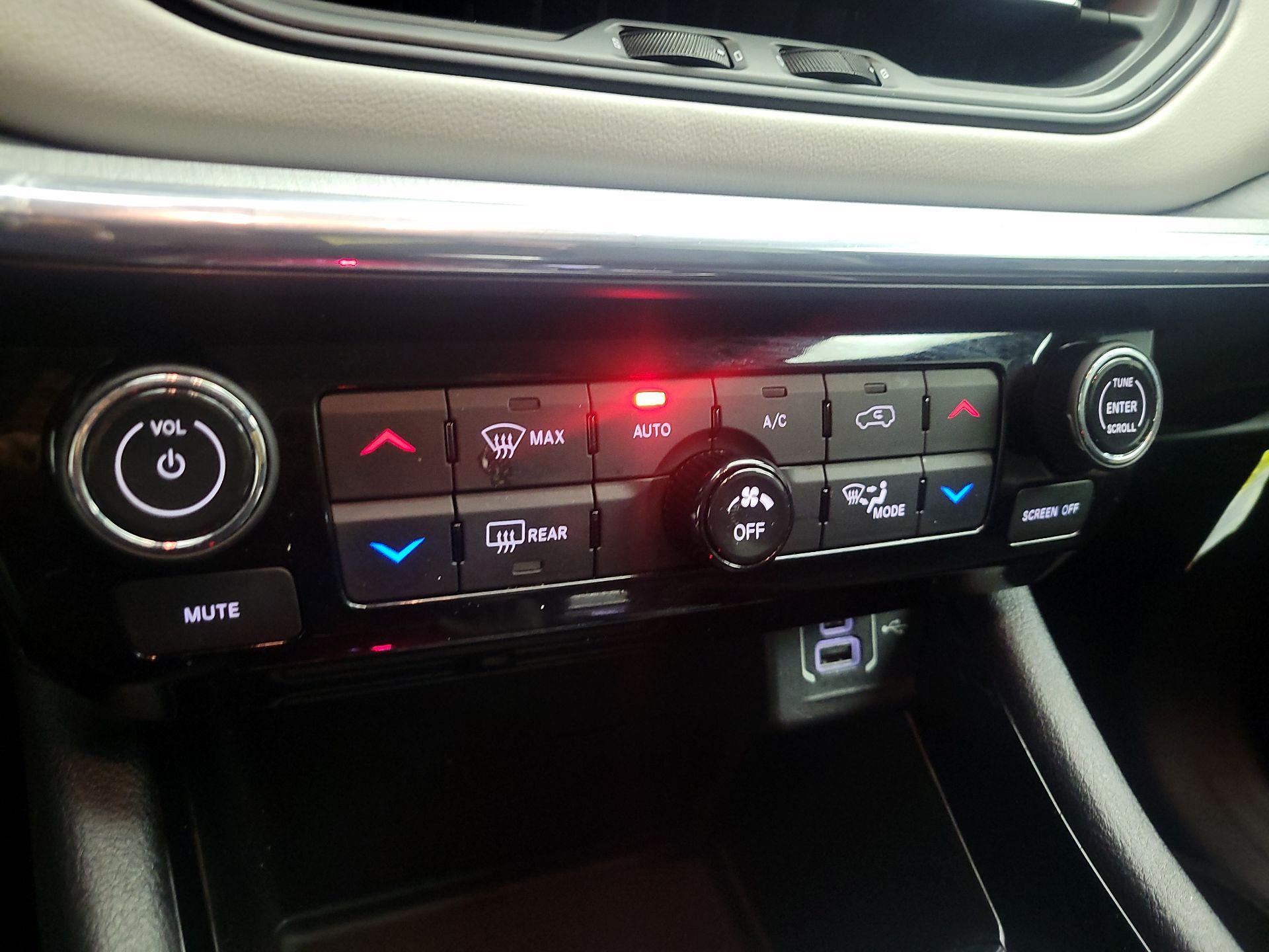 Thumbnail: 2022 Jeep Compass - 16