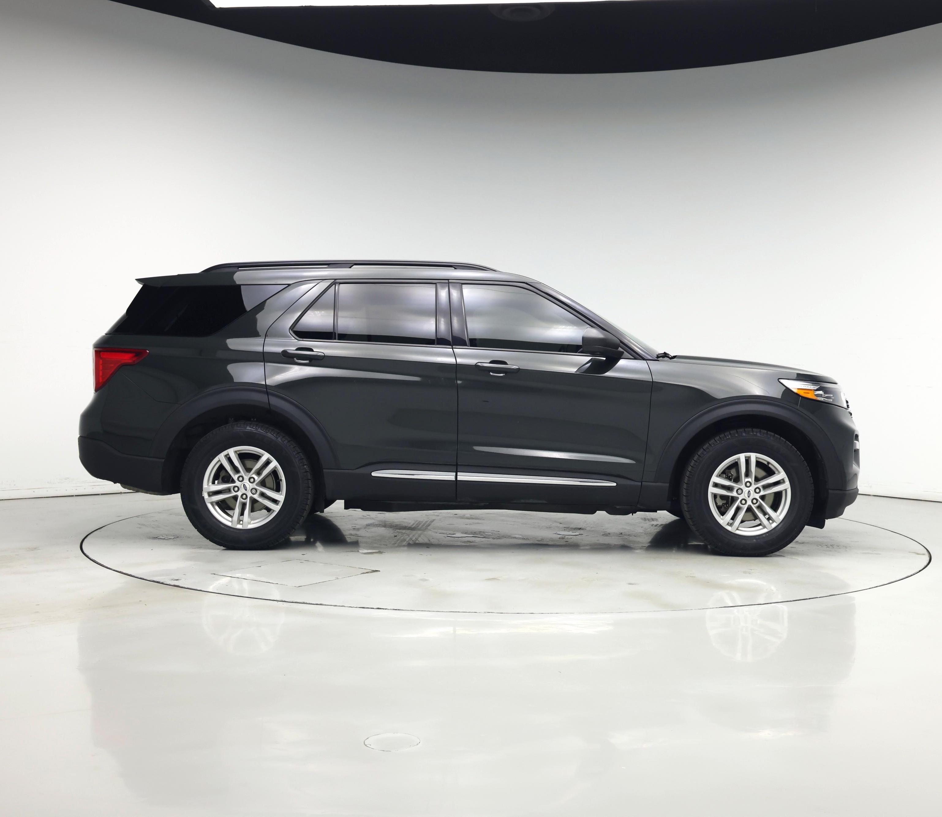 Thumbnail: 2022 Ford Explorer - 7