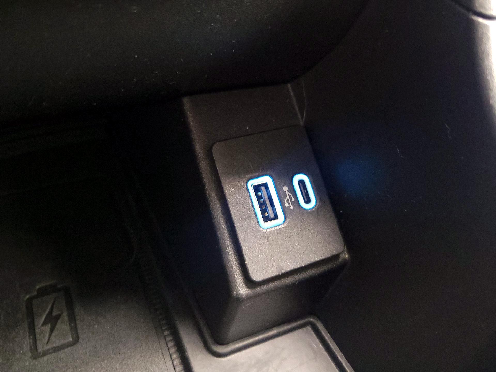 Thumbnail: 2022 Ford Edge - 18