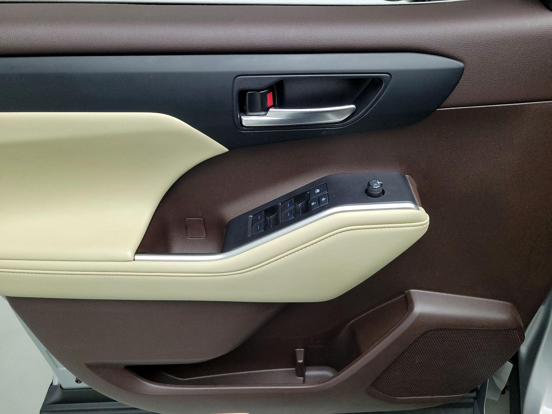 Thumbnail: 2021 Toyota Highlander - 12