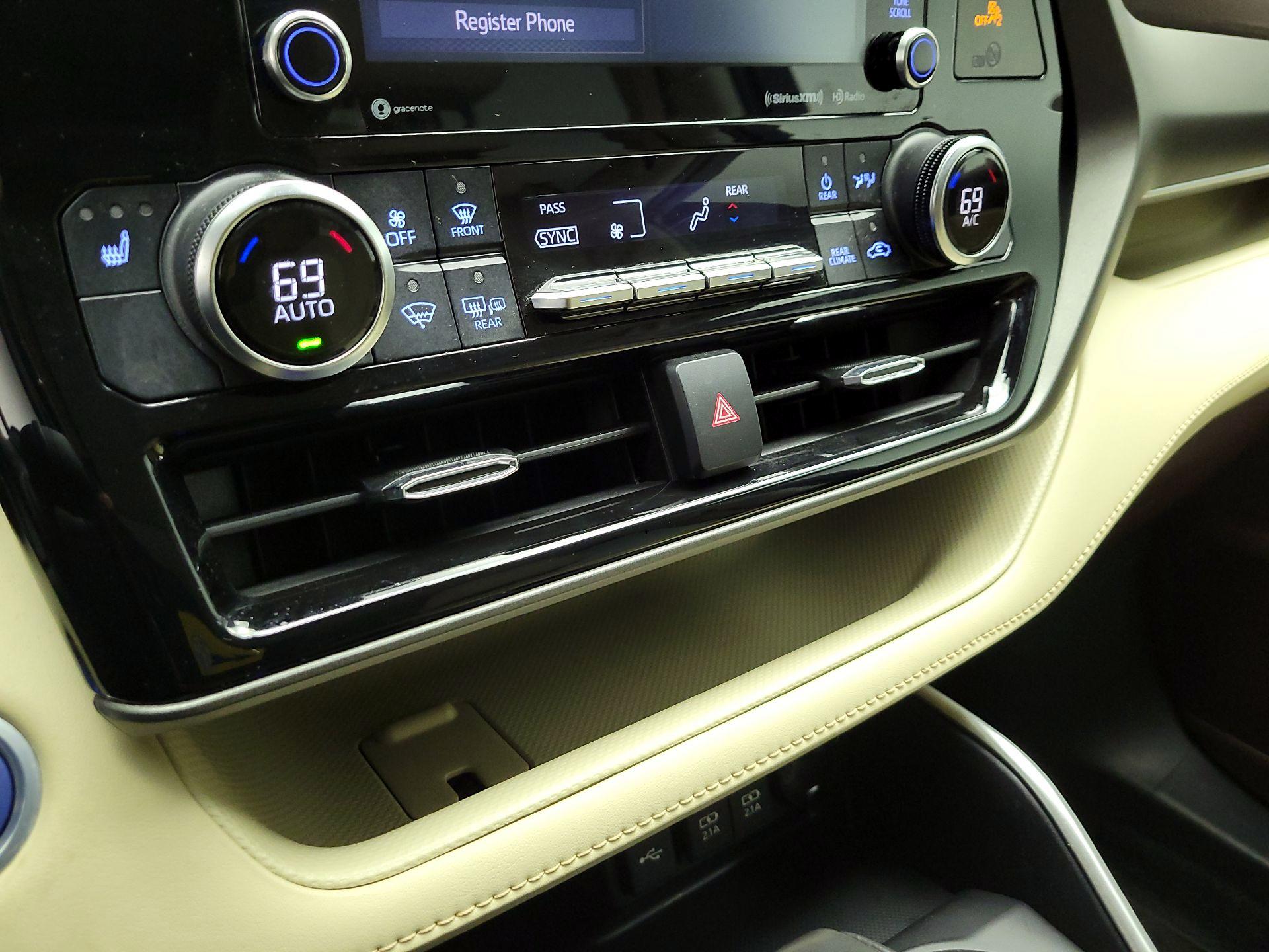 Thumbnail: 2021 Toyota Highlander - 16