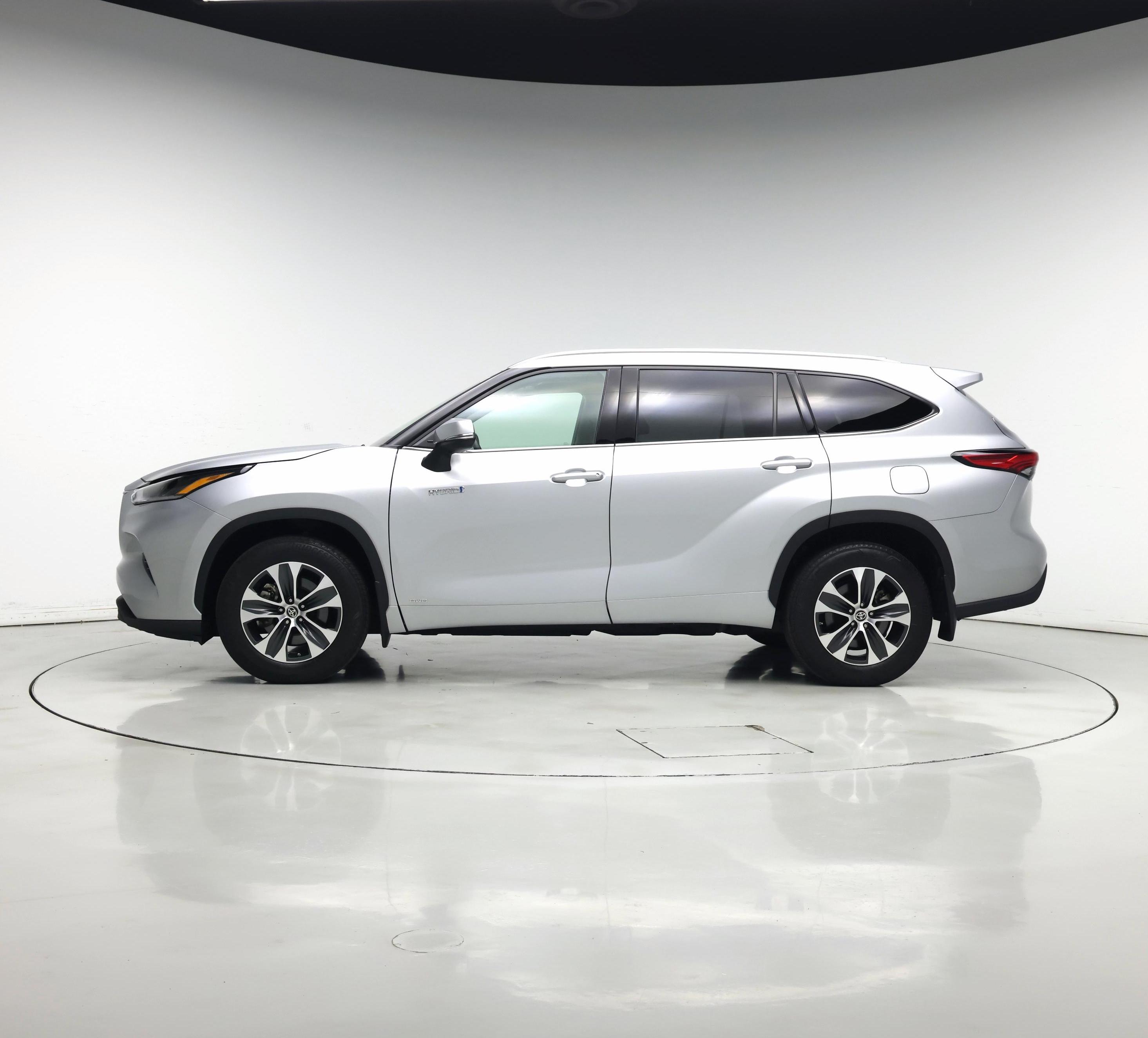 Thumbnail: 2021 Toyota Highlander - 3