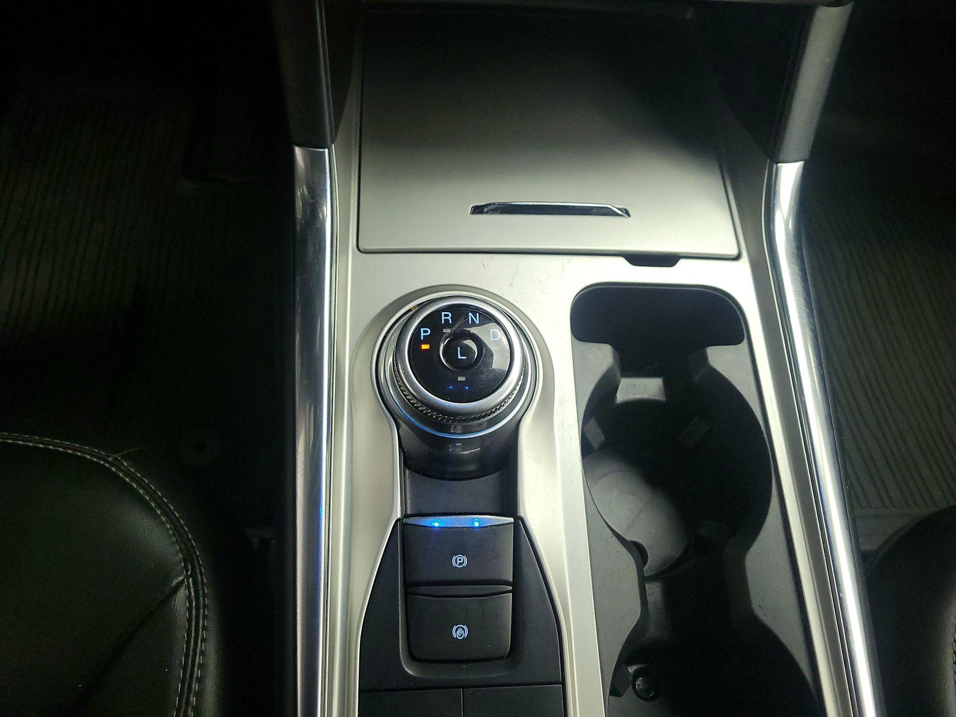 Thumbnail: 2022 Ford Explorer - 16