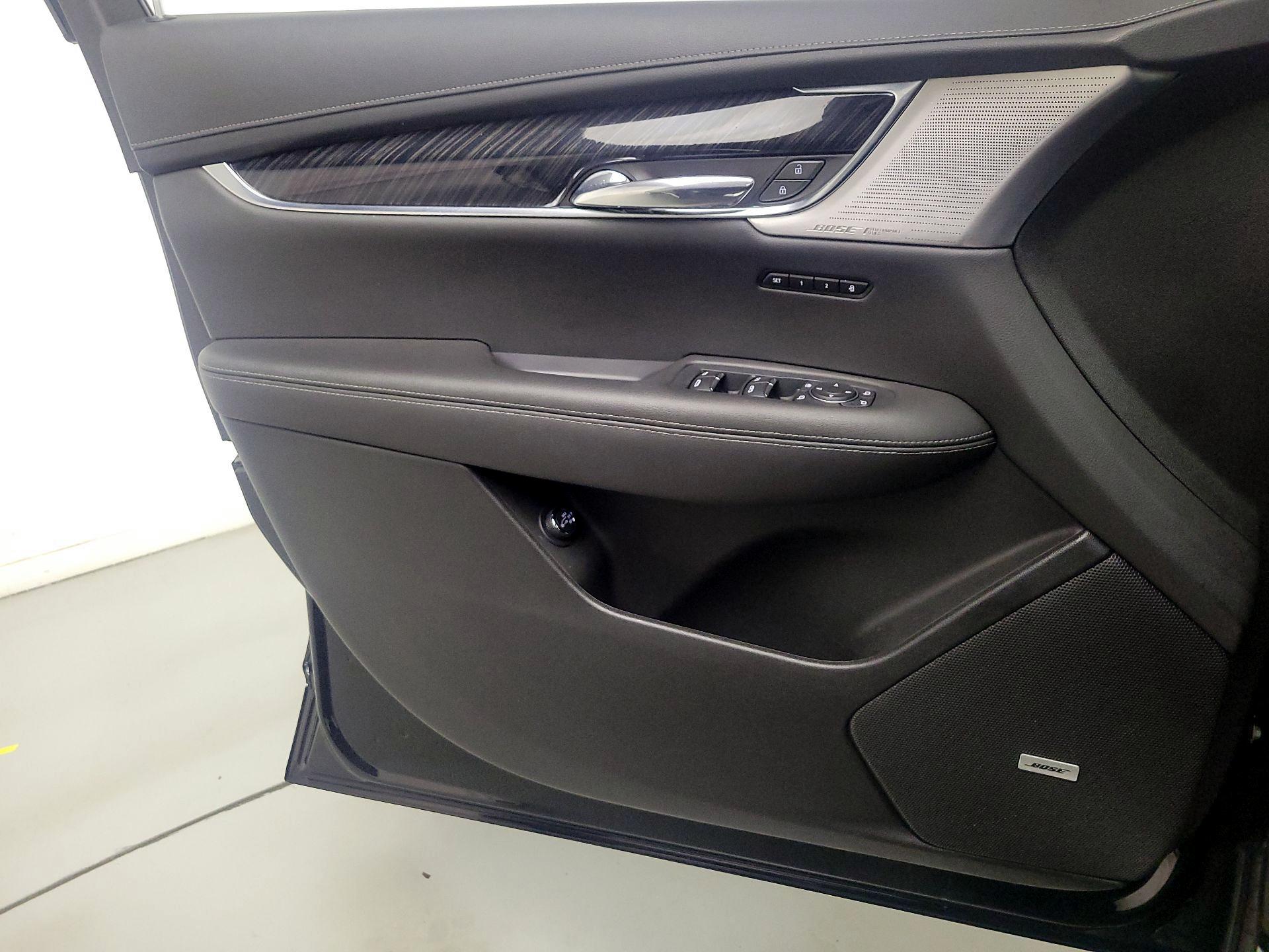 Thumbnail: 2022 Cadillac XT6 - 12