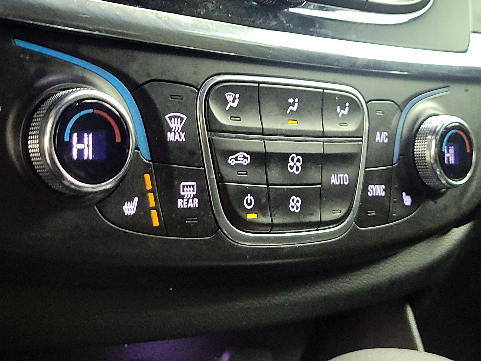 Thumbnail: 2023 Chevrolet Traverse - 16