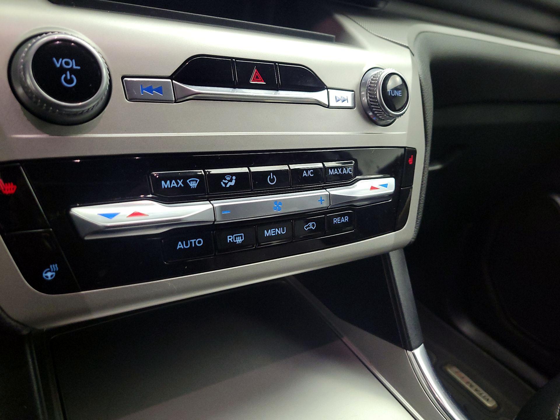 Thumbnail: 2022 Ford Explorer - 15