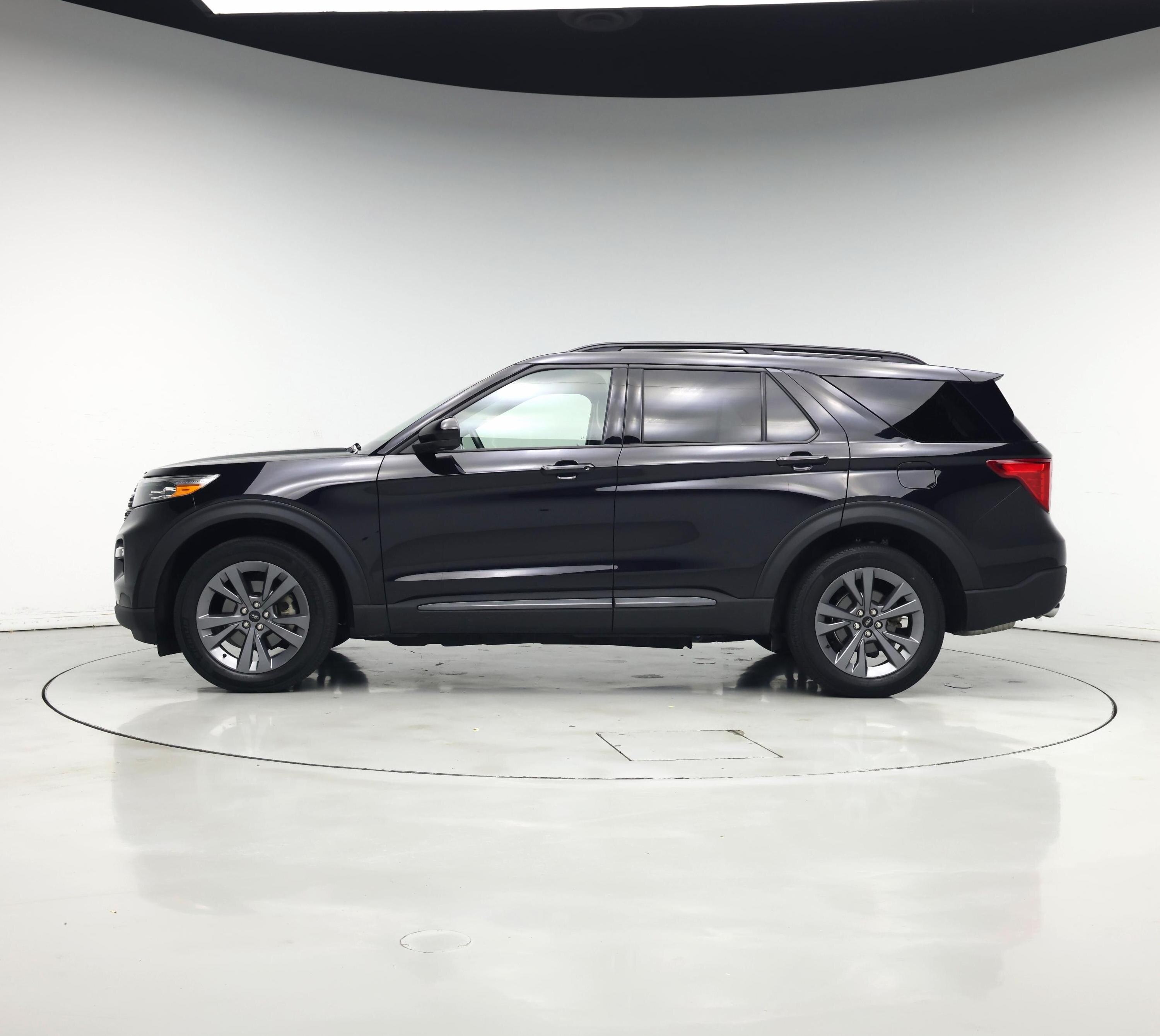 Thumbnail: 2022 Ford Explorer - 3