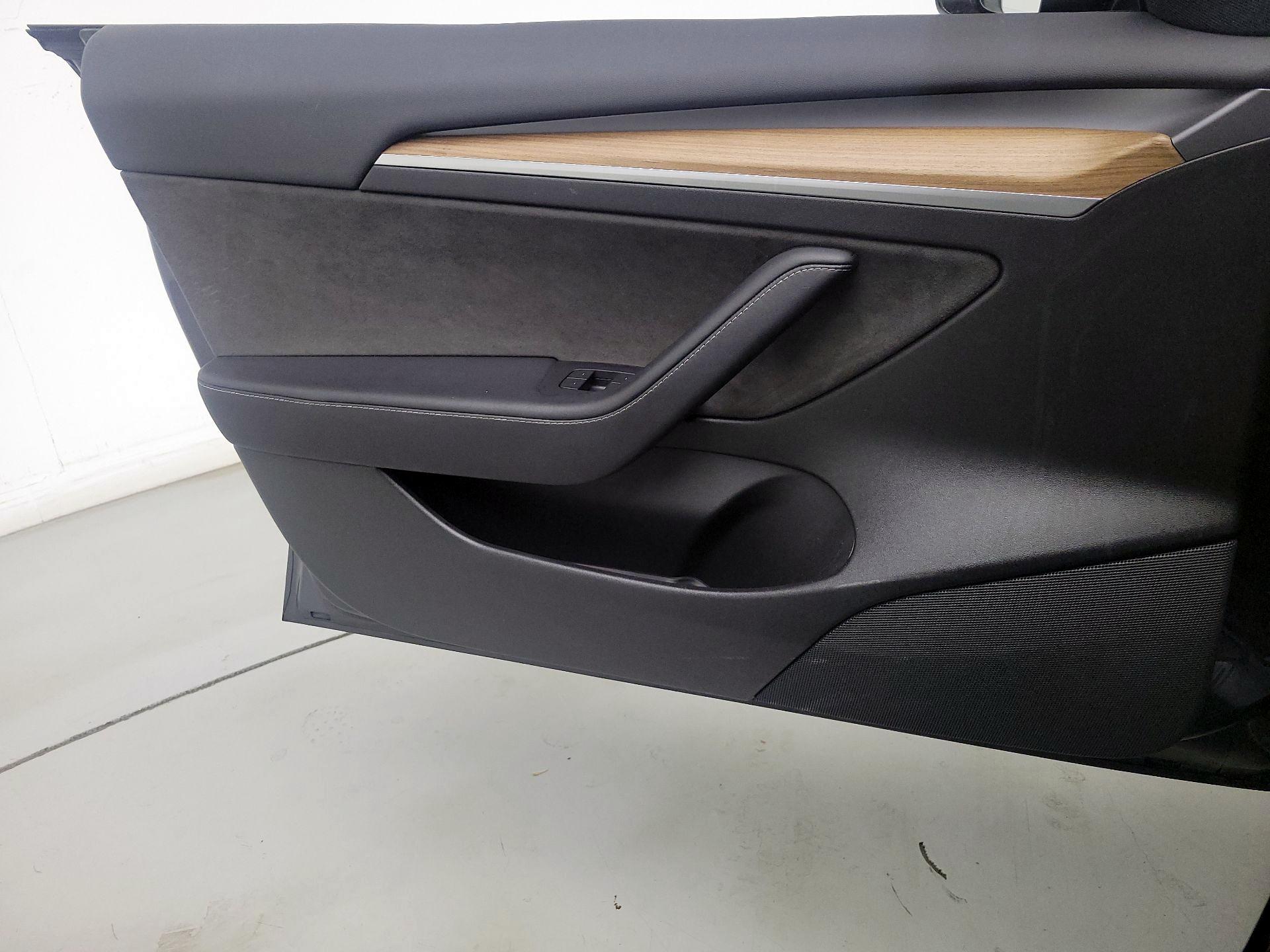 Thumbnail: 2022 Tesla Model 3 - 12