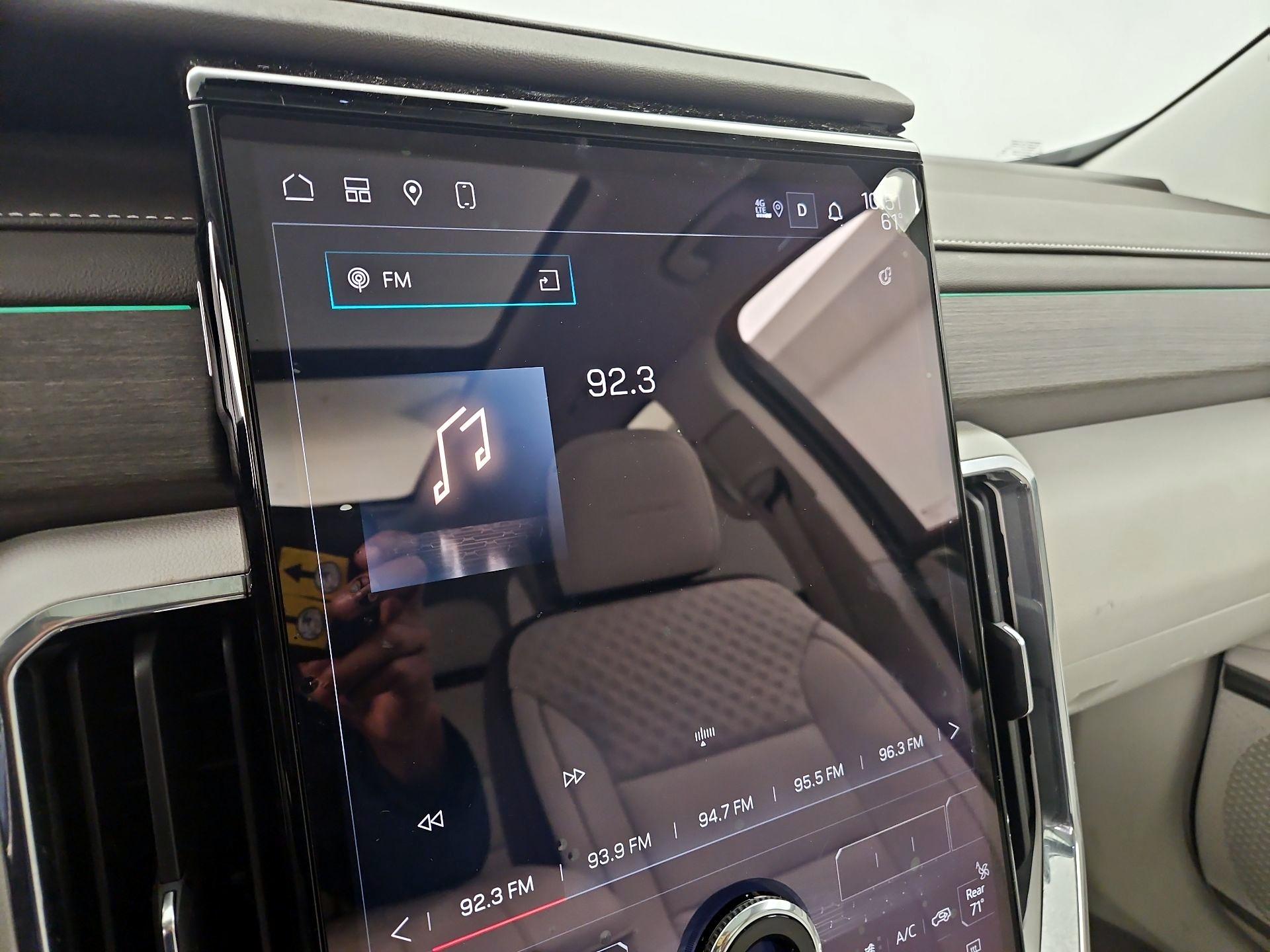 Thumbnail: 2024 GMC Acadia - 16