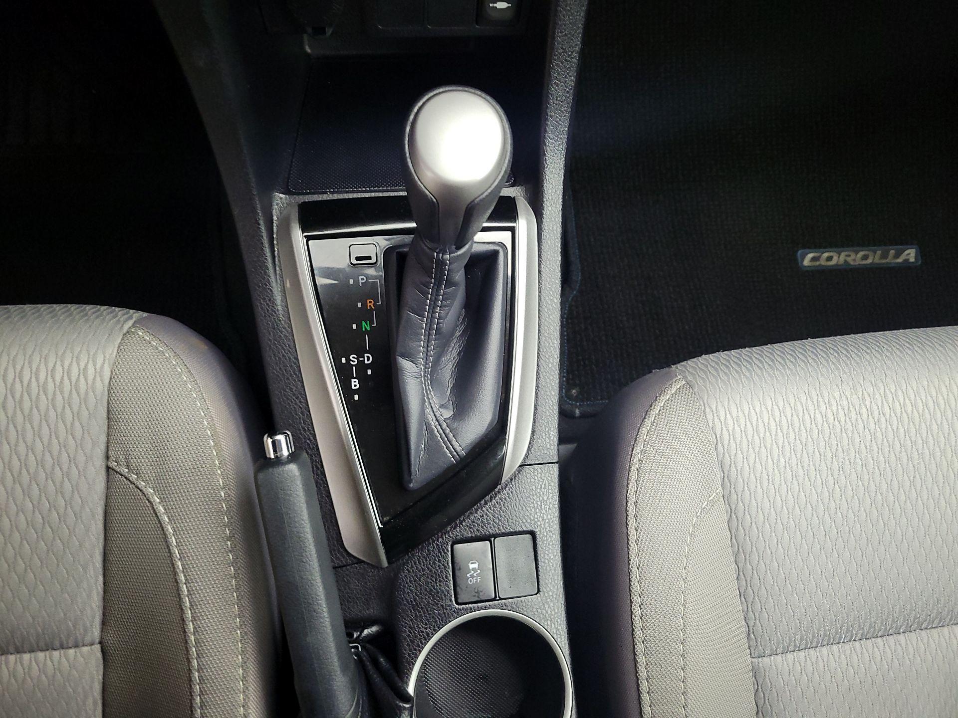 Thumbnail: 2015 Toyota Corolla - 15